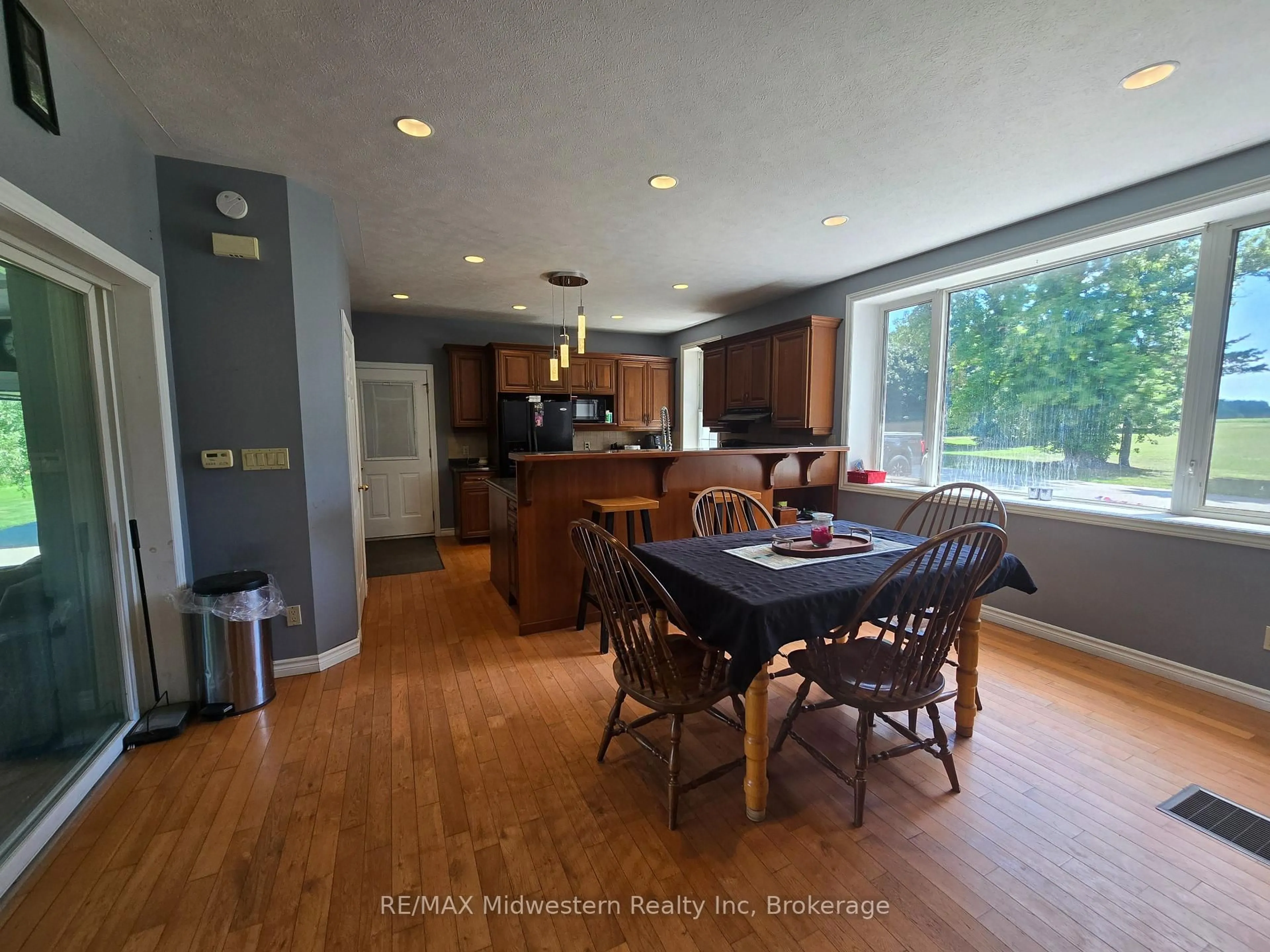 Open concept kitchen, unknown for 2081 John St, Howick Ontario N0G 1X0