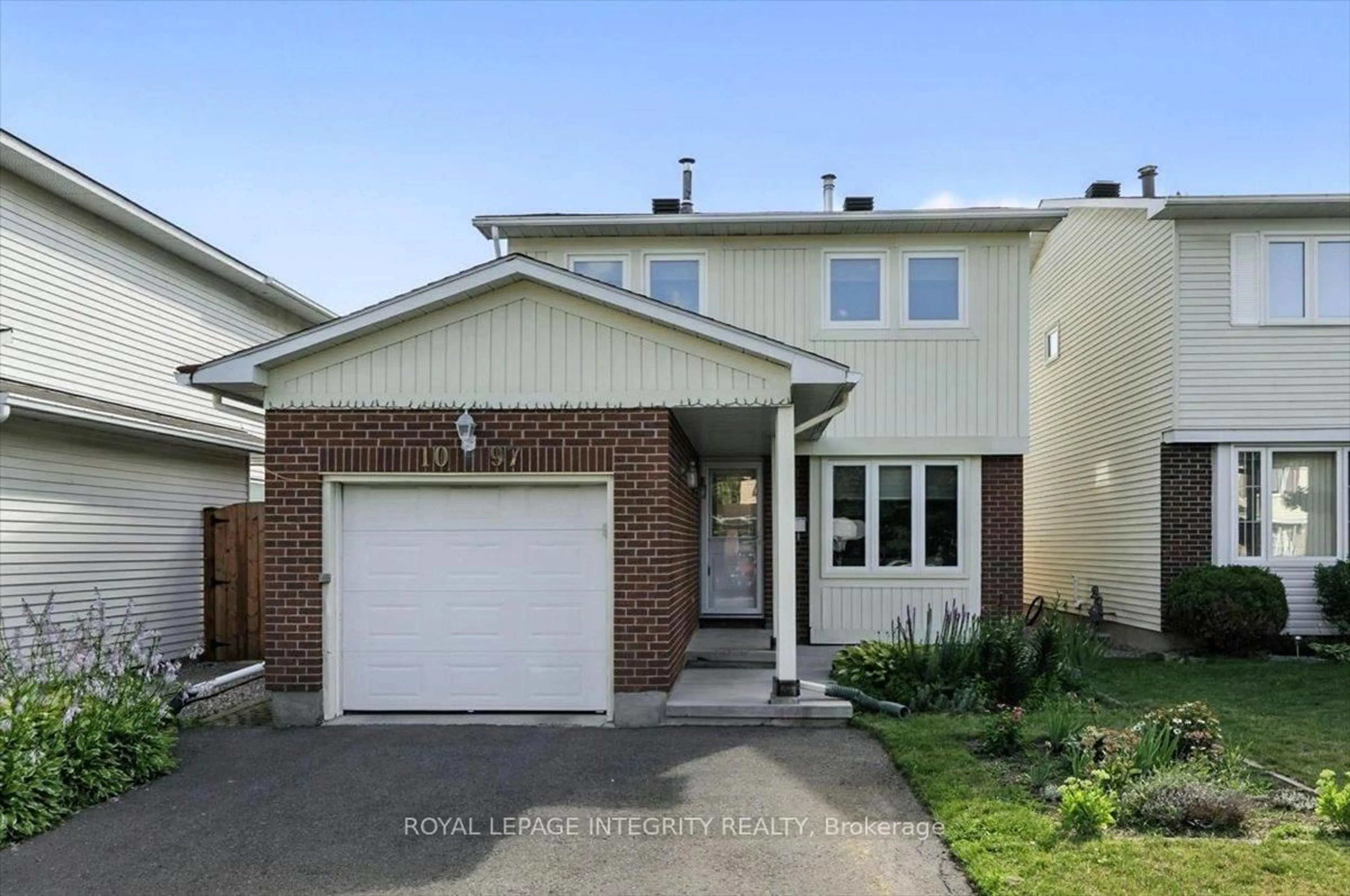 Home with vinyl exterior material, street for 1097 Moselle Cres, Orleans Ontario K1C 2S8