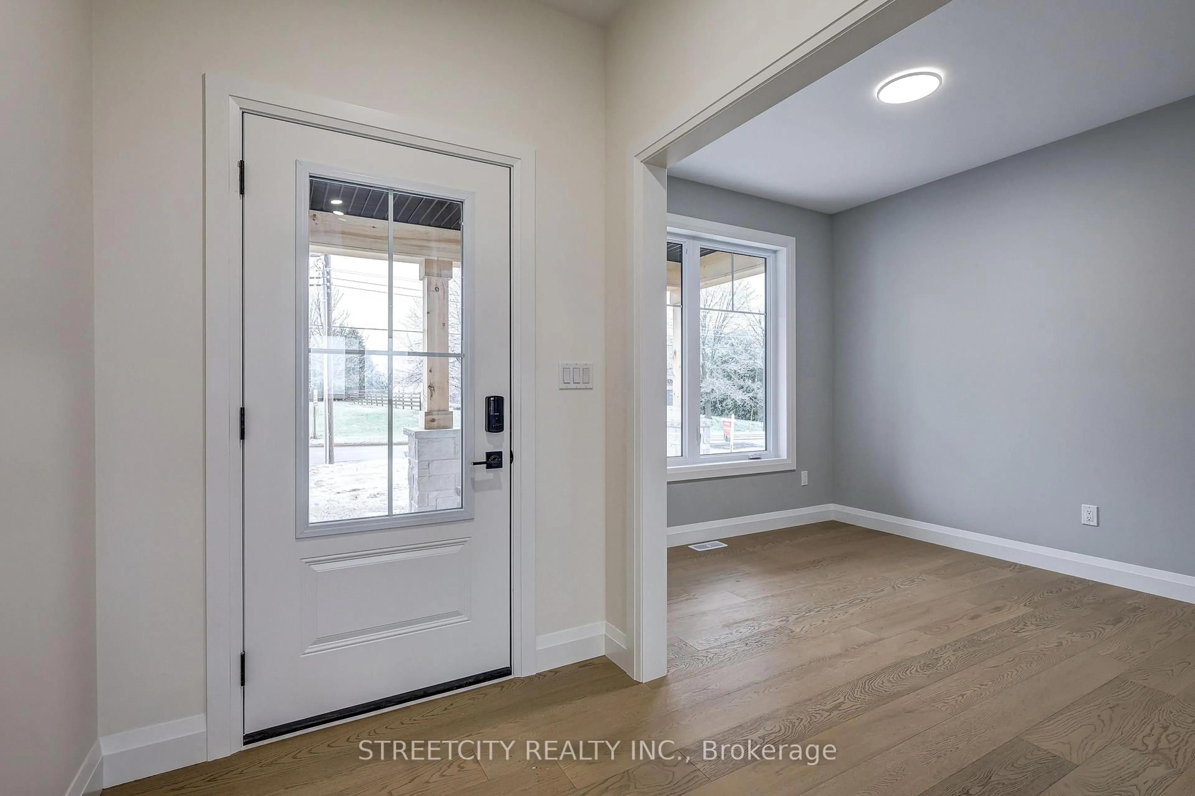 Indoor entryway for 8074 Union Rd, Southwold Ontario N0L 1K0