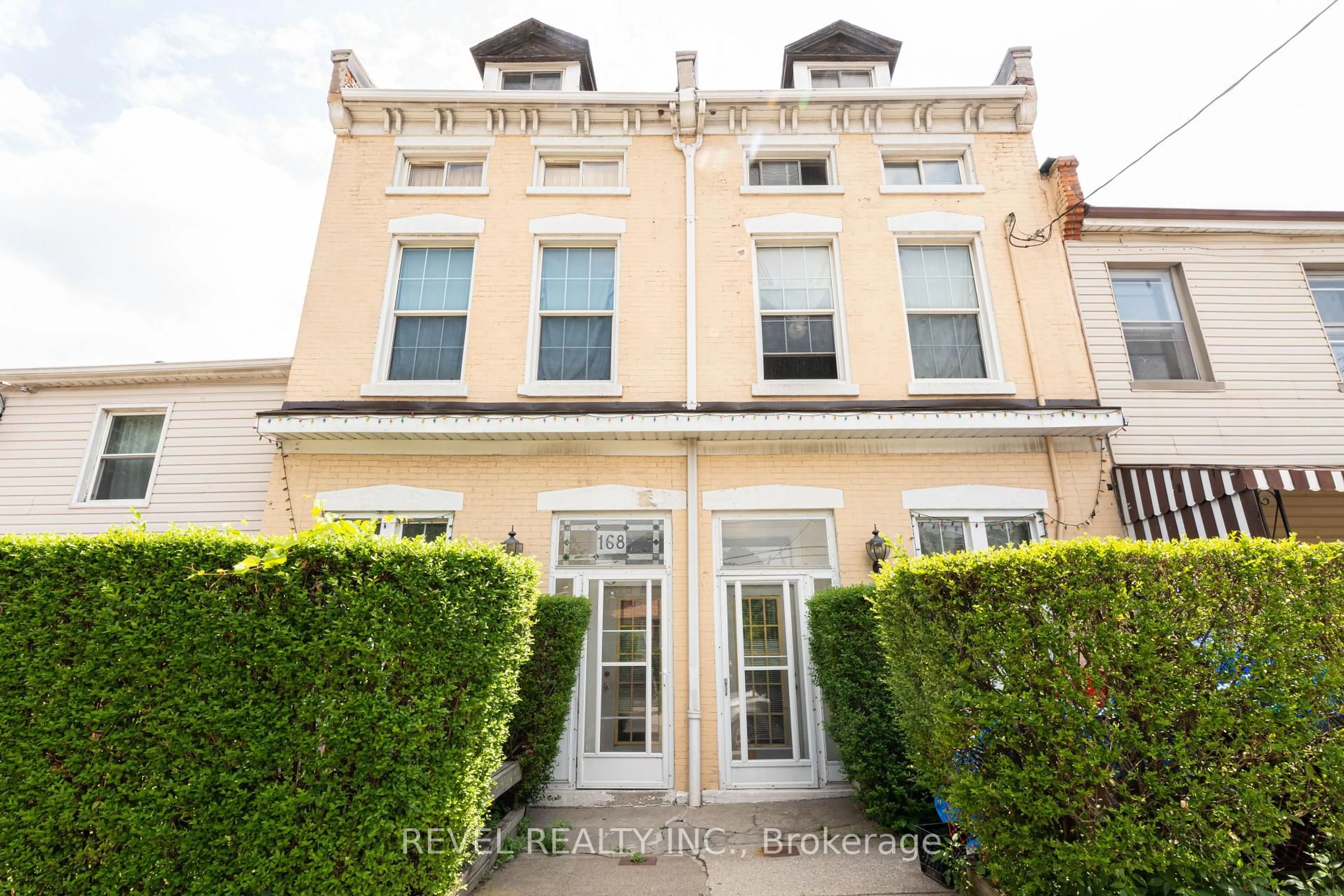 A pic from outside/outdoor area/front of a property/back of a property/a pic from drone, building for 168 Macnab St, Hamilton Ontario L8R 2M4