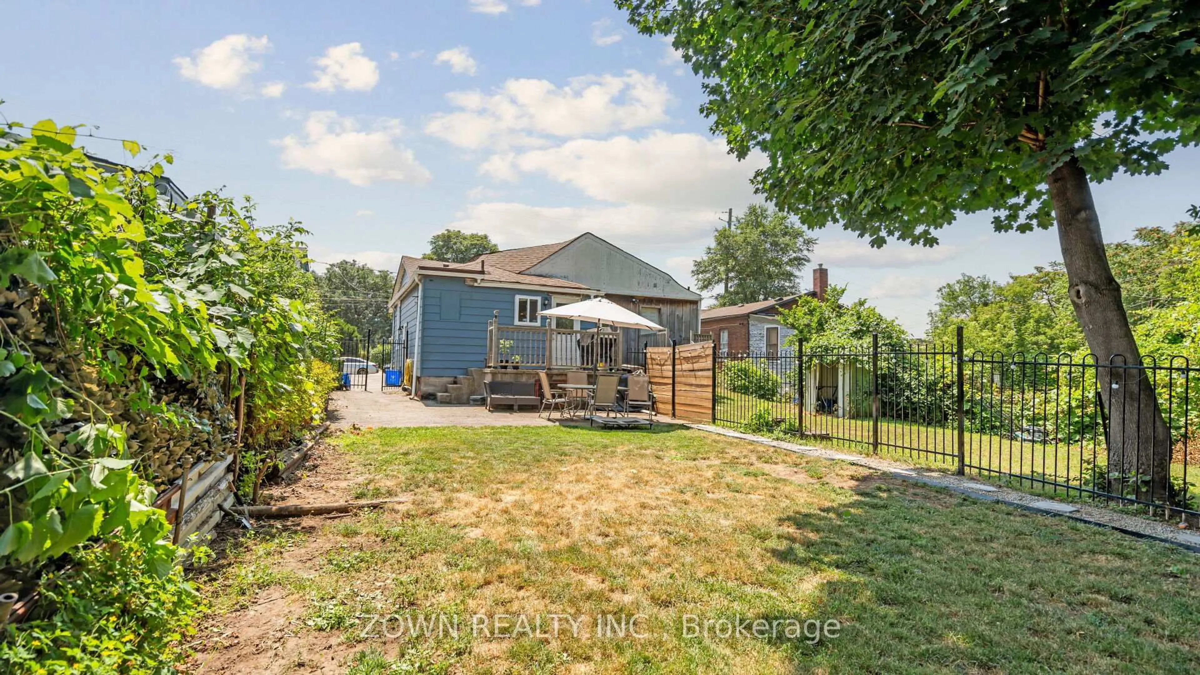 A pic from outside/outdoor area/front of a property/back of a property/a pic from drone, street for 64 Sheaffe St, Hamilton Ontario L8R 2E9