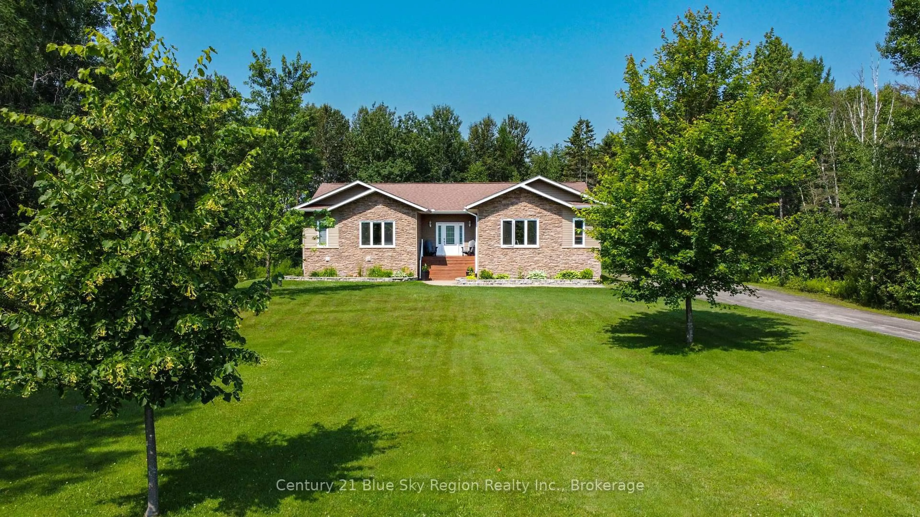 A pic from outside/outdoor area/front of a property/back of a property/a pic from drone, unknown for 805 Evansville Dr, West Nipissing Ontario P2B 2K5