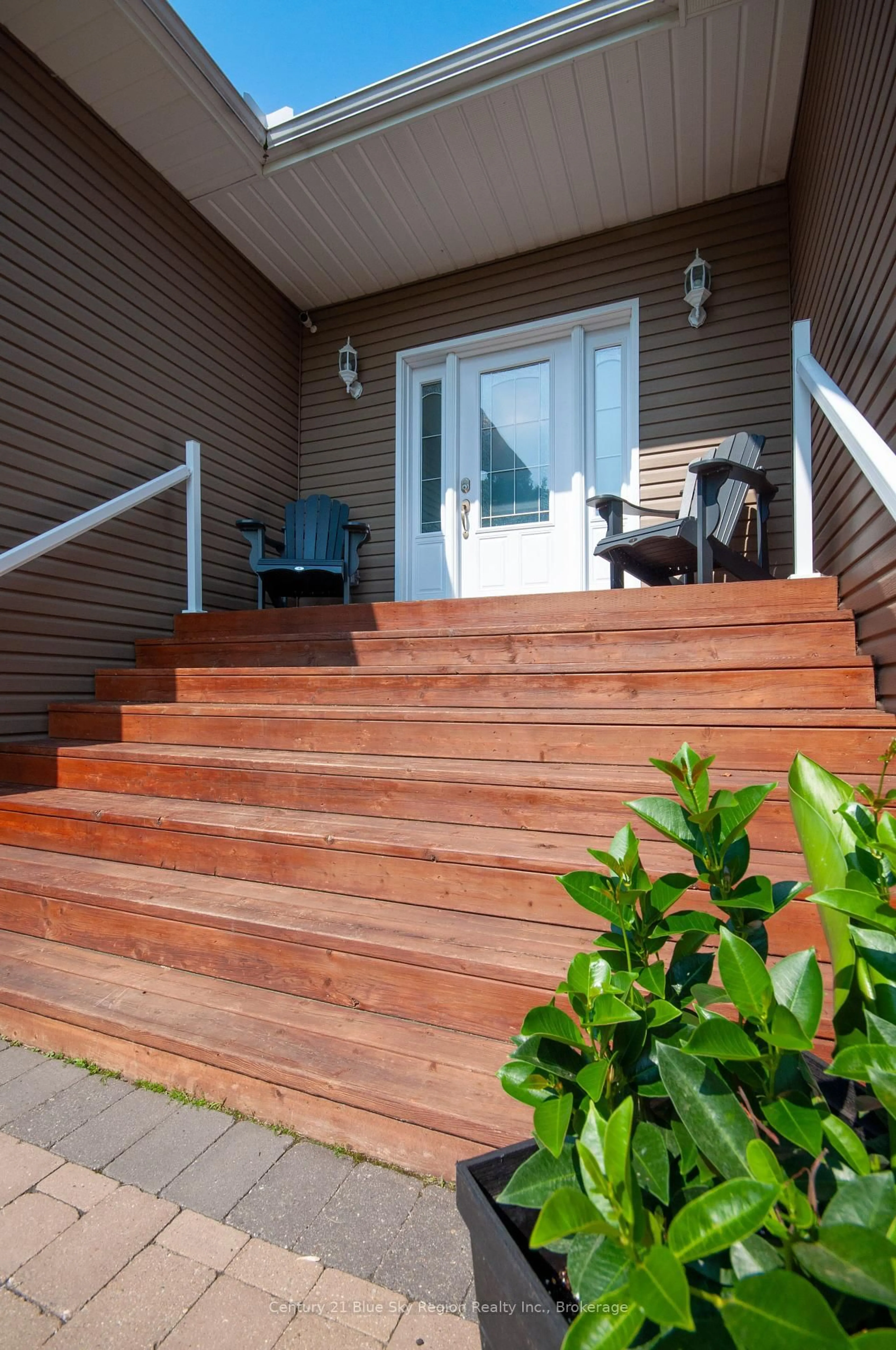 Stairs for 805 Evansville Dr, West Nipissing Ontario P2B 2K5