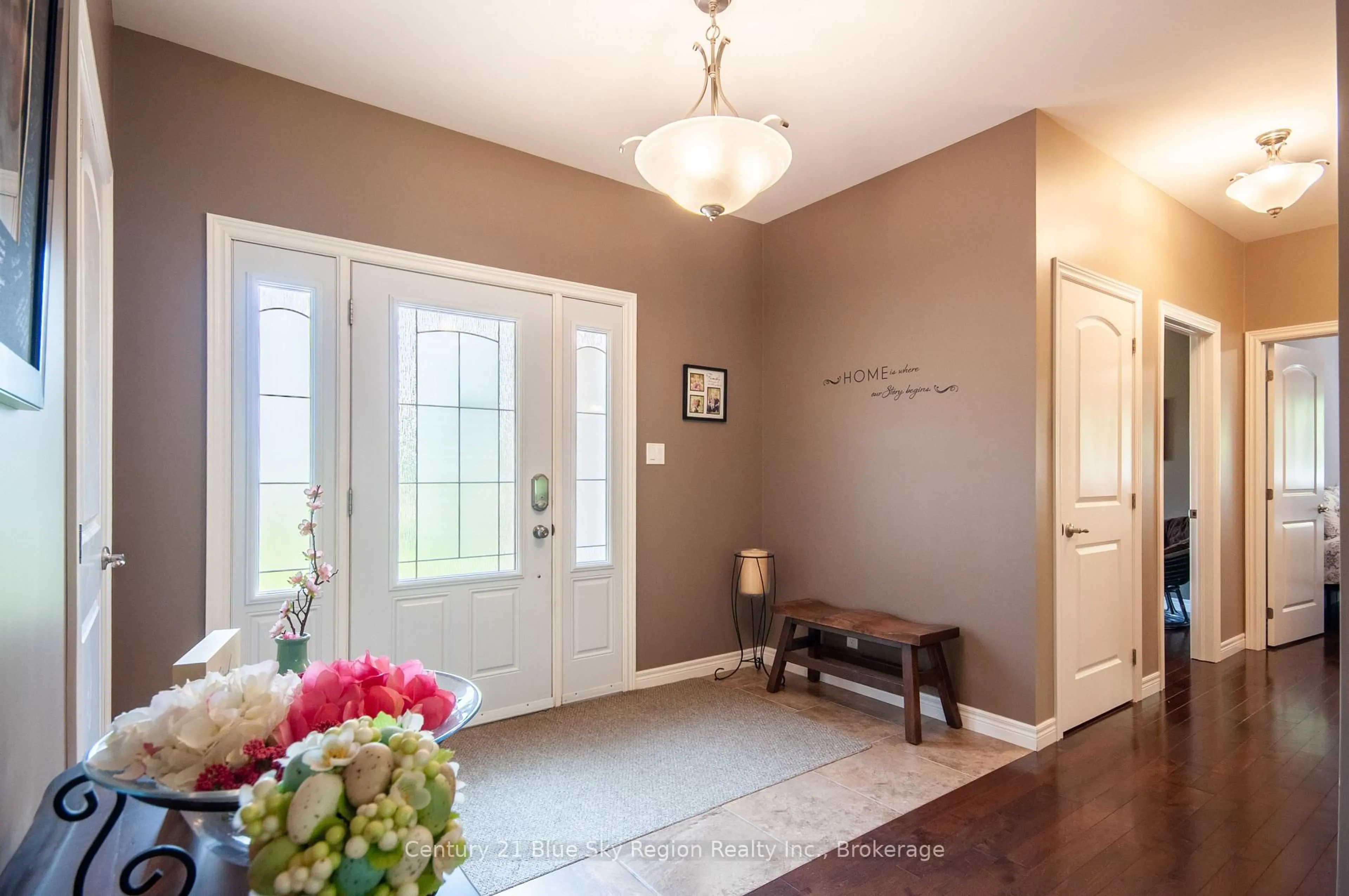 Indoor entryway for 805 Evansville Dr, West Nipissing Ontario P2B 2K5