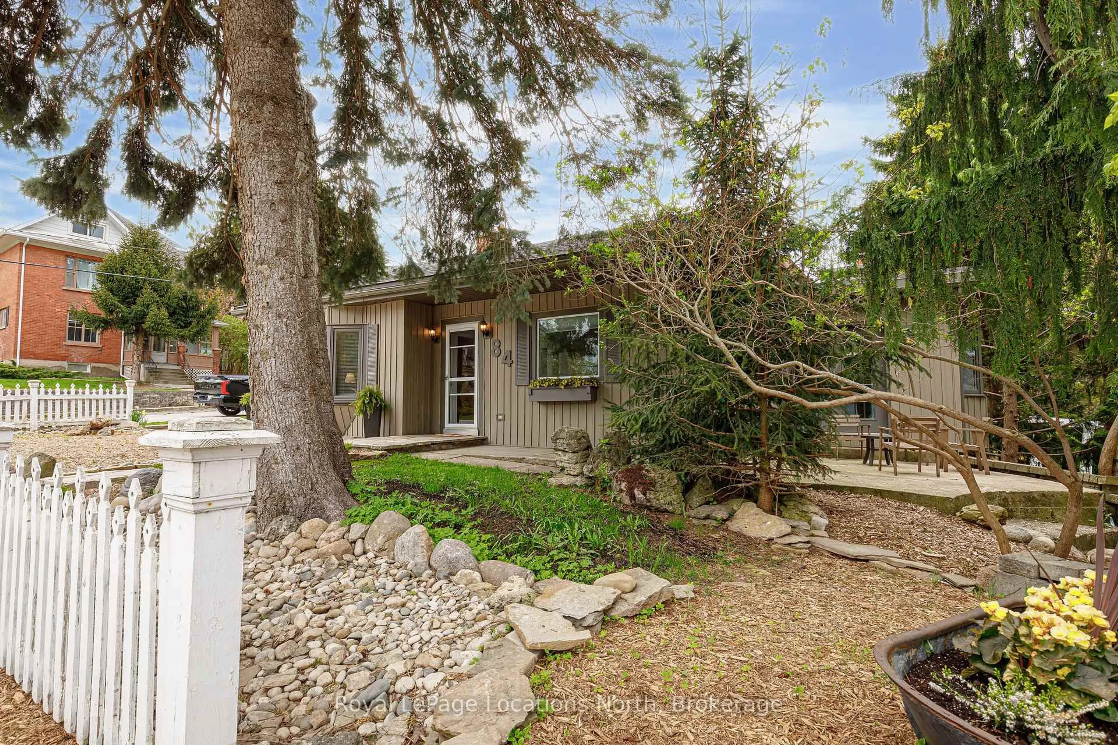 Patio, street for 84 Sykes St, Meaford Ontario N4L 1E3