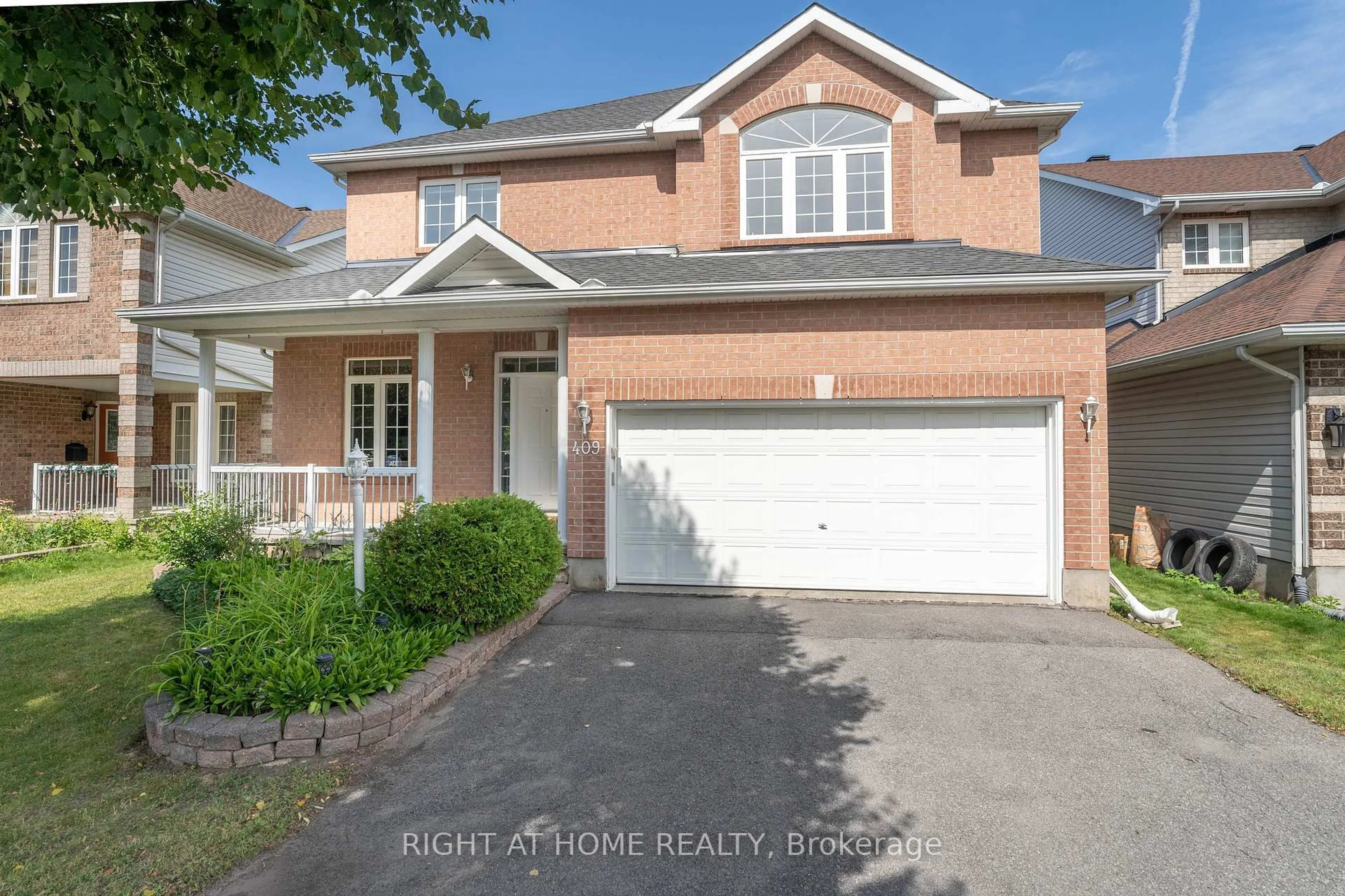 A pic from outside/outdoor area/front of a property/back of a property/a pic from drone, street for 409 Beatrice Dr, Ottawa Ontario K2J 4W9