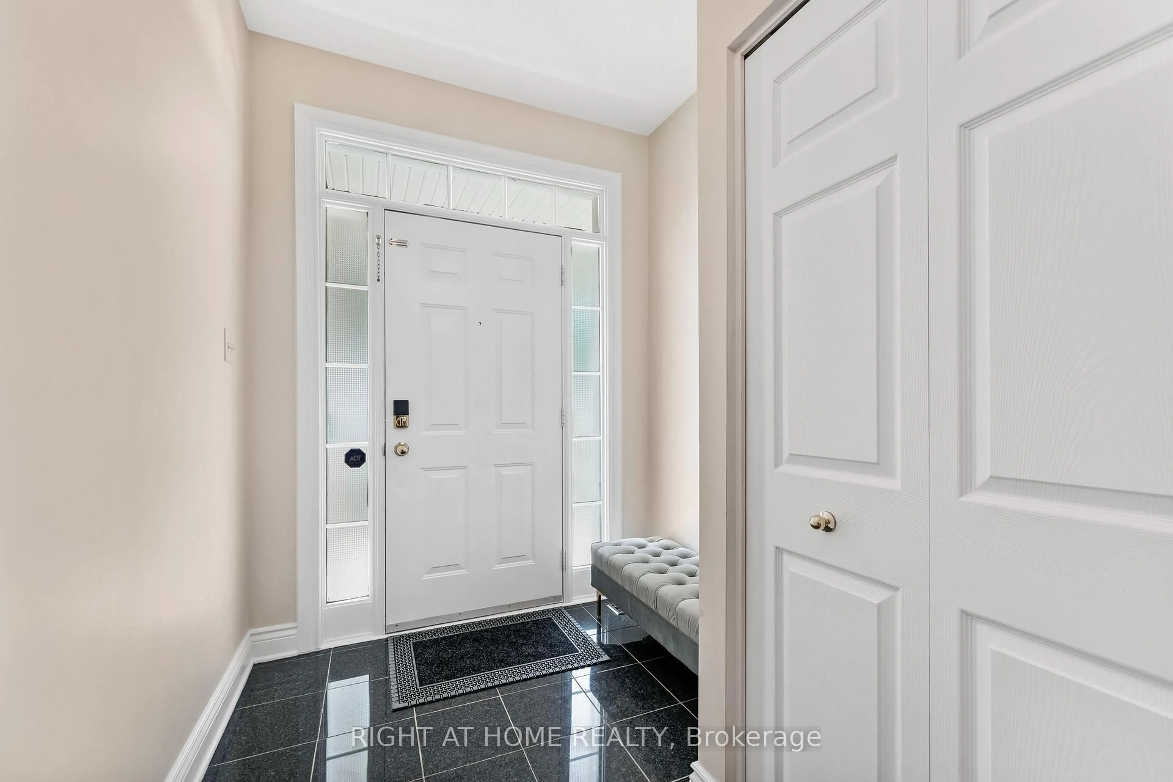 Indoor entryway for 409 Beatrice Dr, Ottawa Ontario K2J 4W9