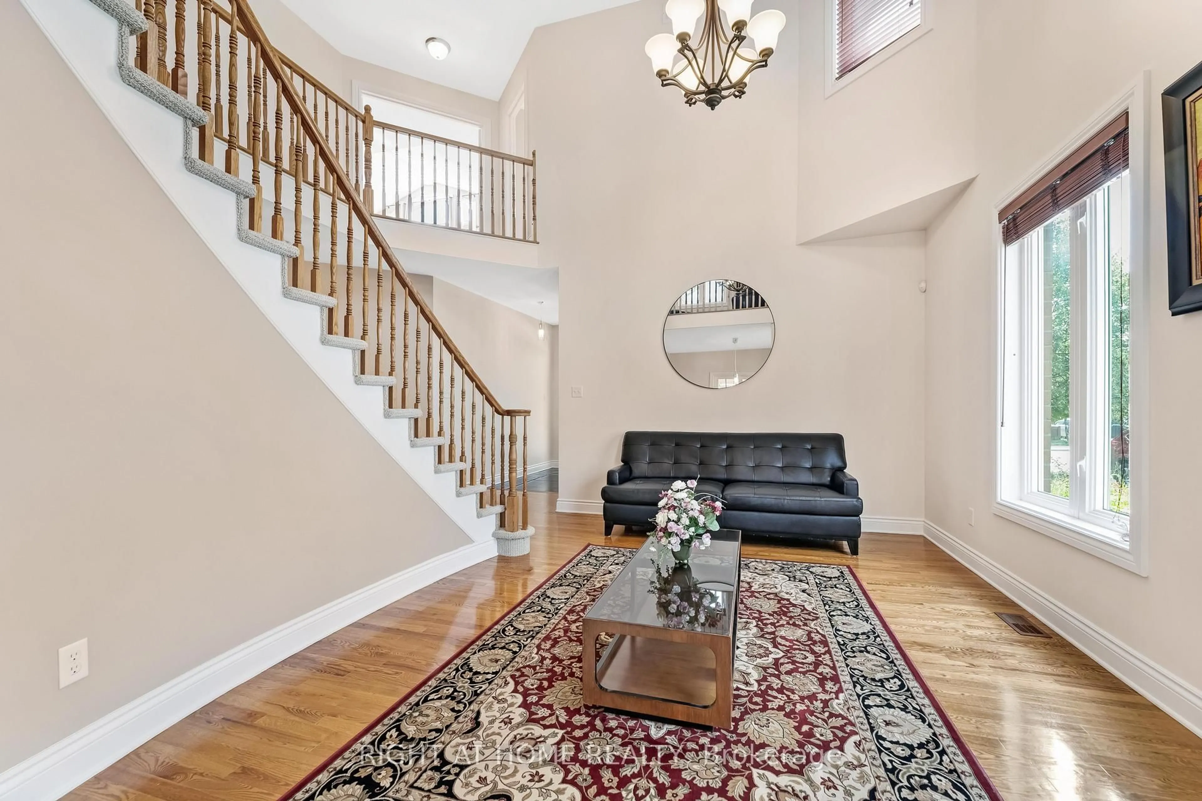 Indoor foyer for 409 Beatrice Dr, Ottawa Ontario K2J 4W9