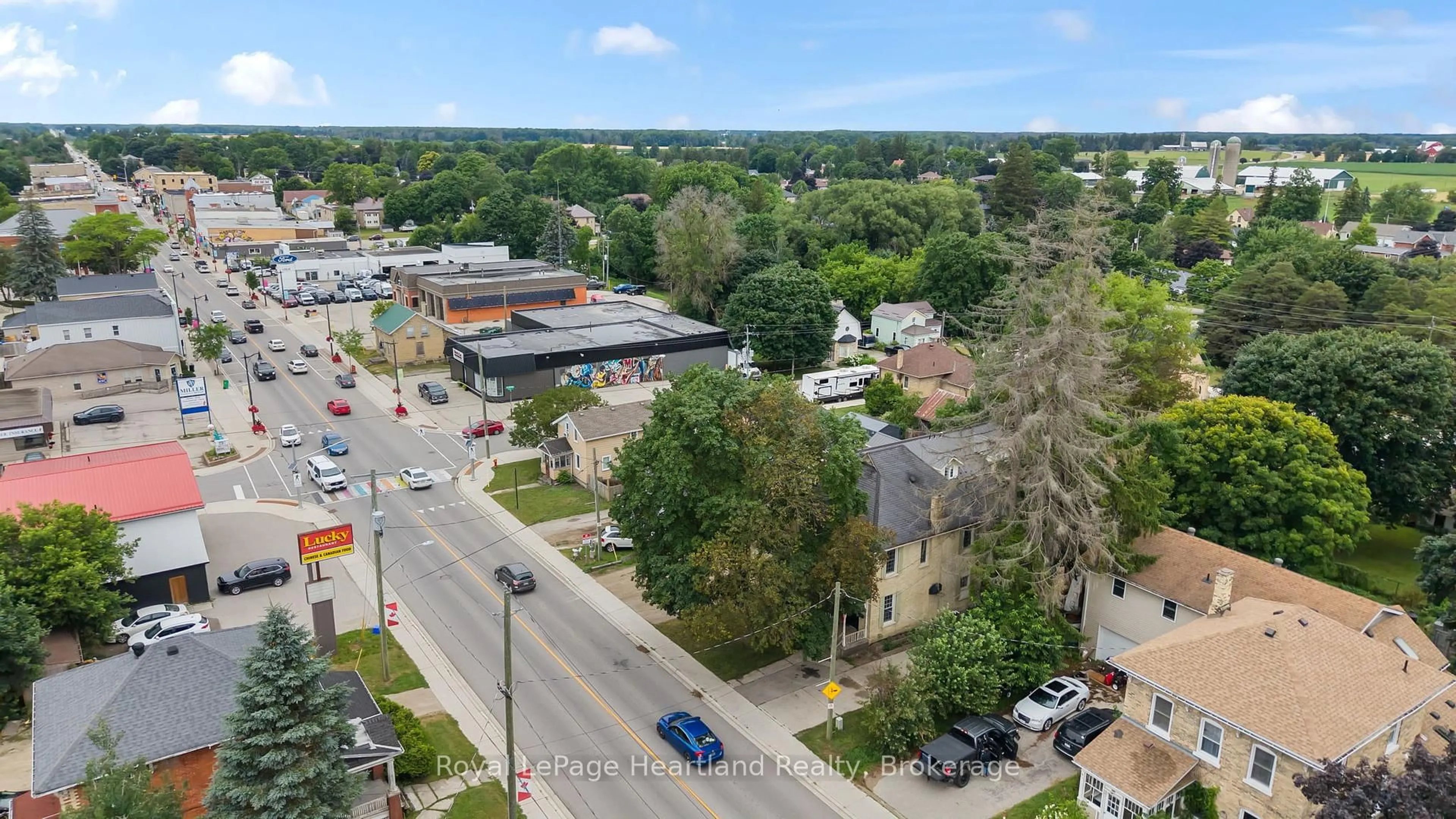 A pic from outside/outdoor area/front of a property/back of a property/a pic from drone, city buildings view from balcony for 125 ELORA St, Minto Ontario N0G 1Z0