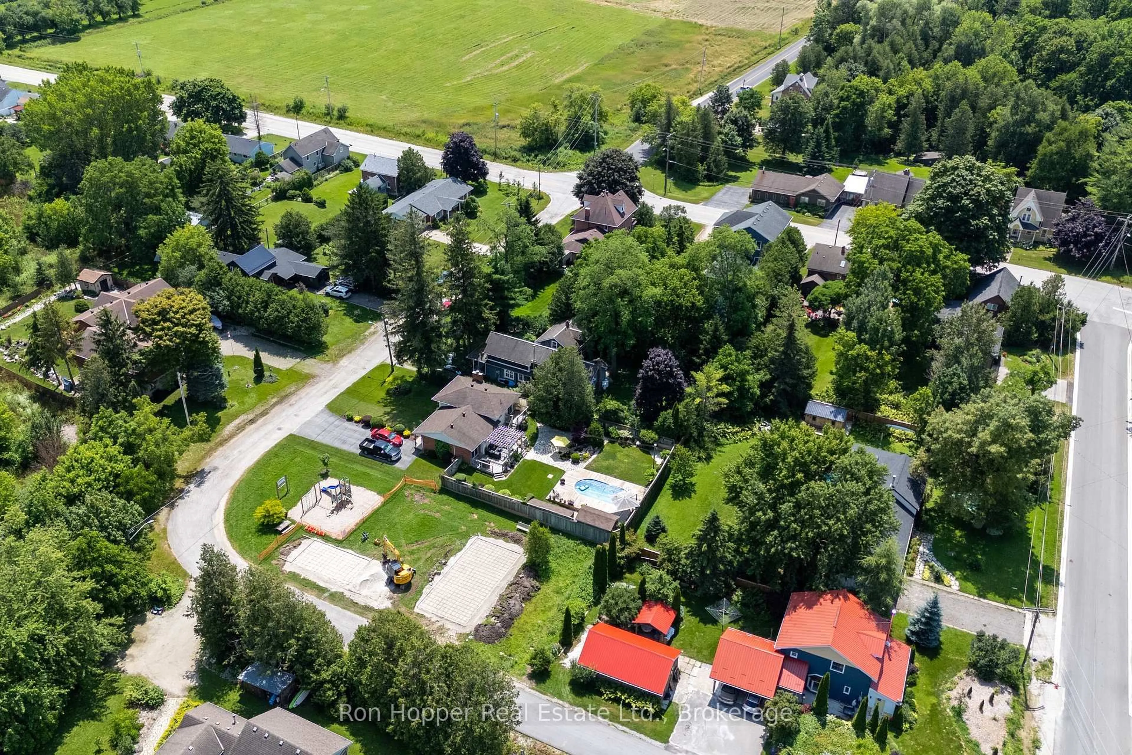 A pic from outside/outdoor area/front of a property/back of a property/a pic from drone, street for 103 Queen St, Meaford Ontario N0H 1B0