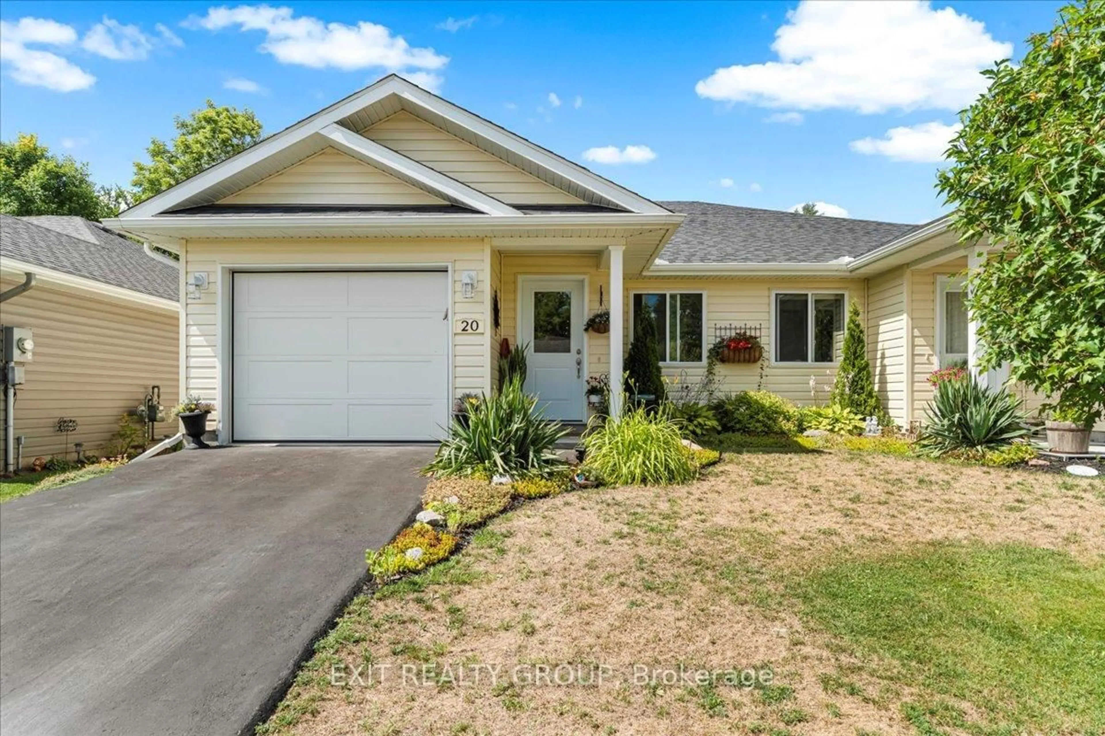 Home with vinyl exterior material, street for 20 Gladstone St, Madoc Ontario K0K 2K0