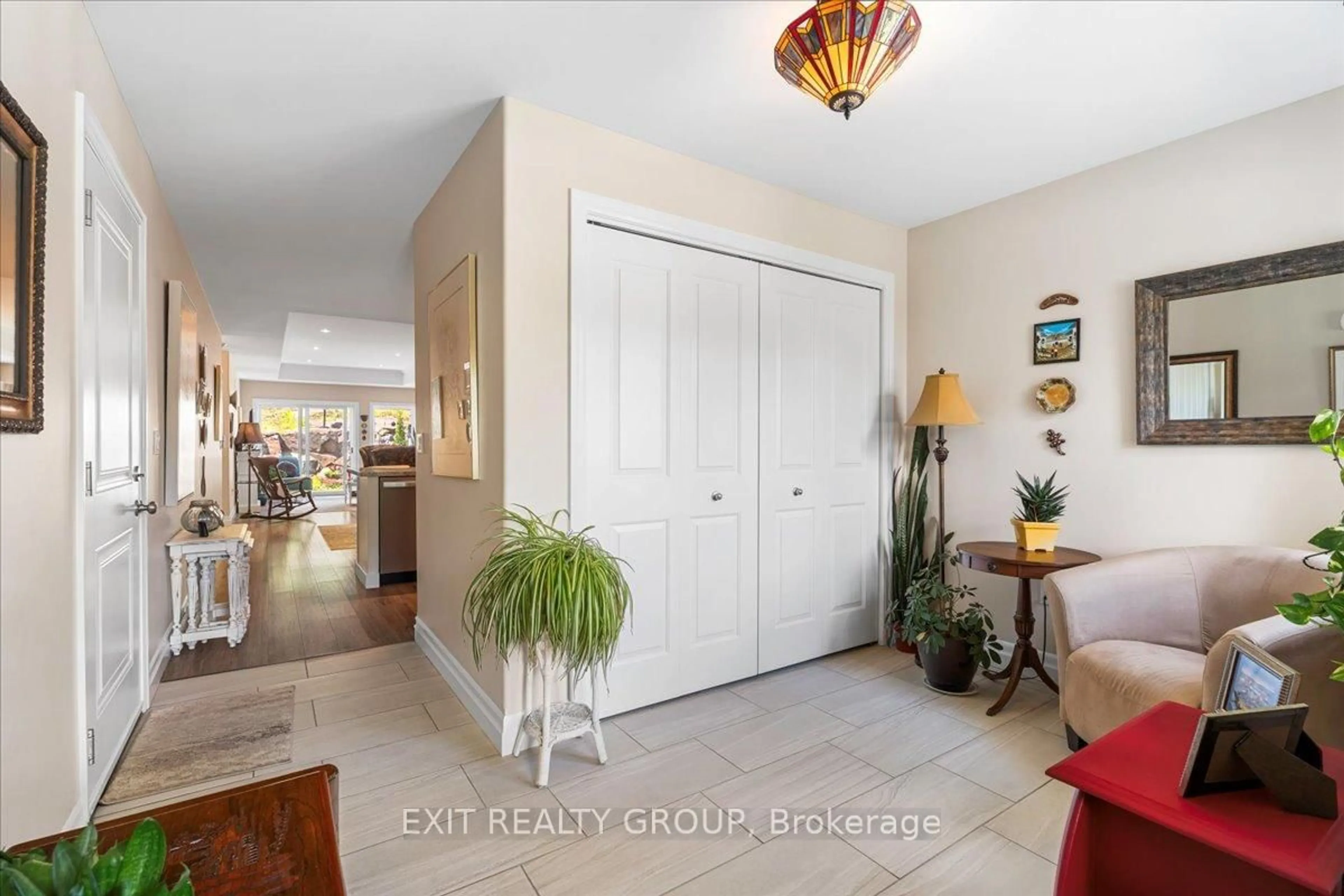 Indoor entryway for 20 Gladstone St, Madoc Ontario K0K 2K0