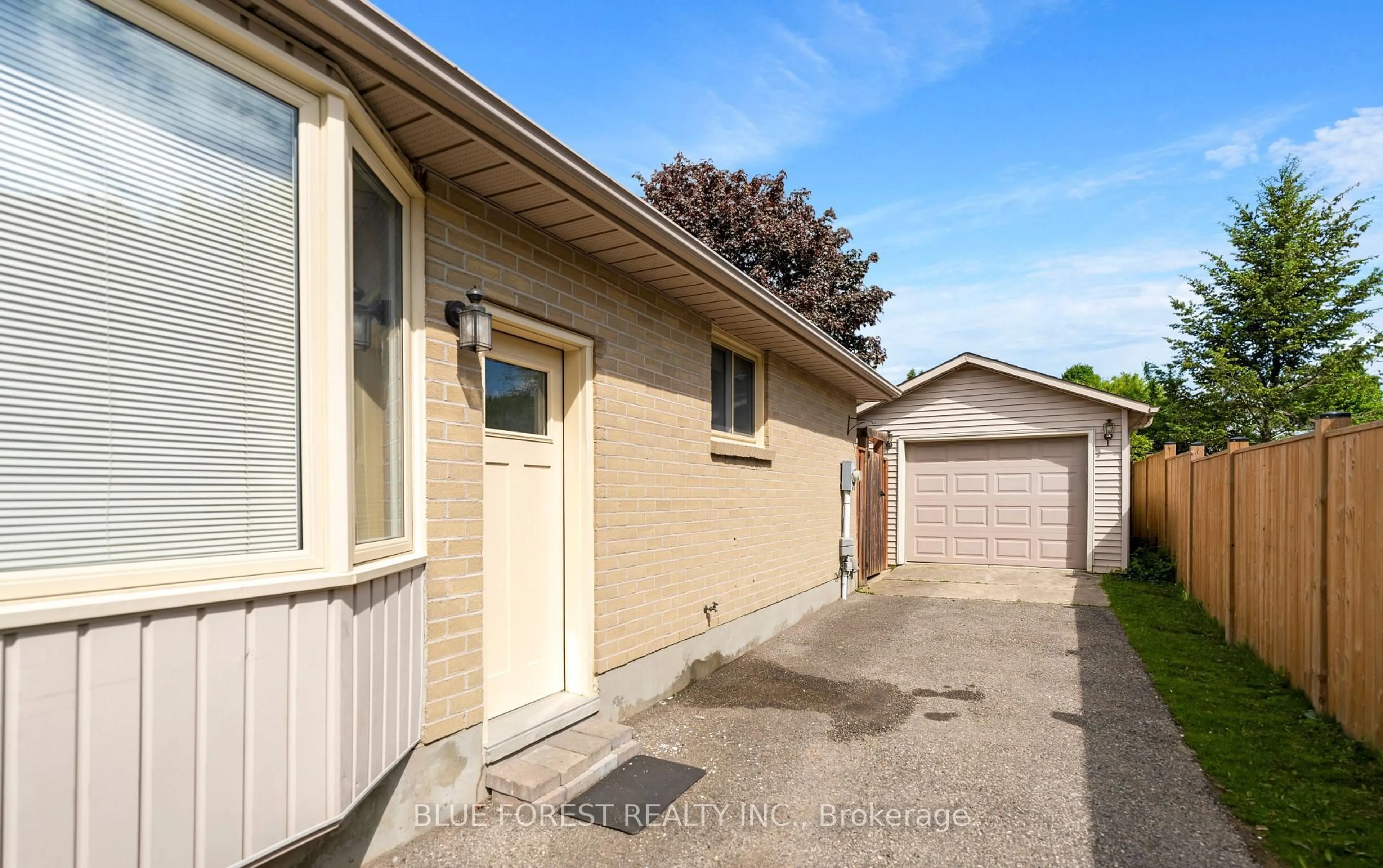 Unknown for 92 Ardsley Rd, London North Ontario N6G 3W4