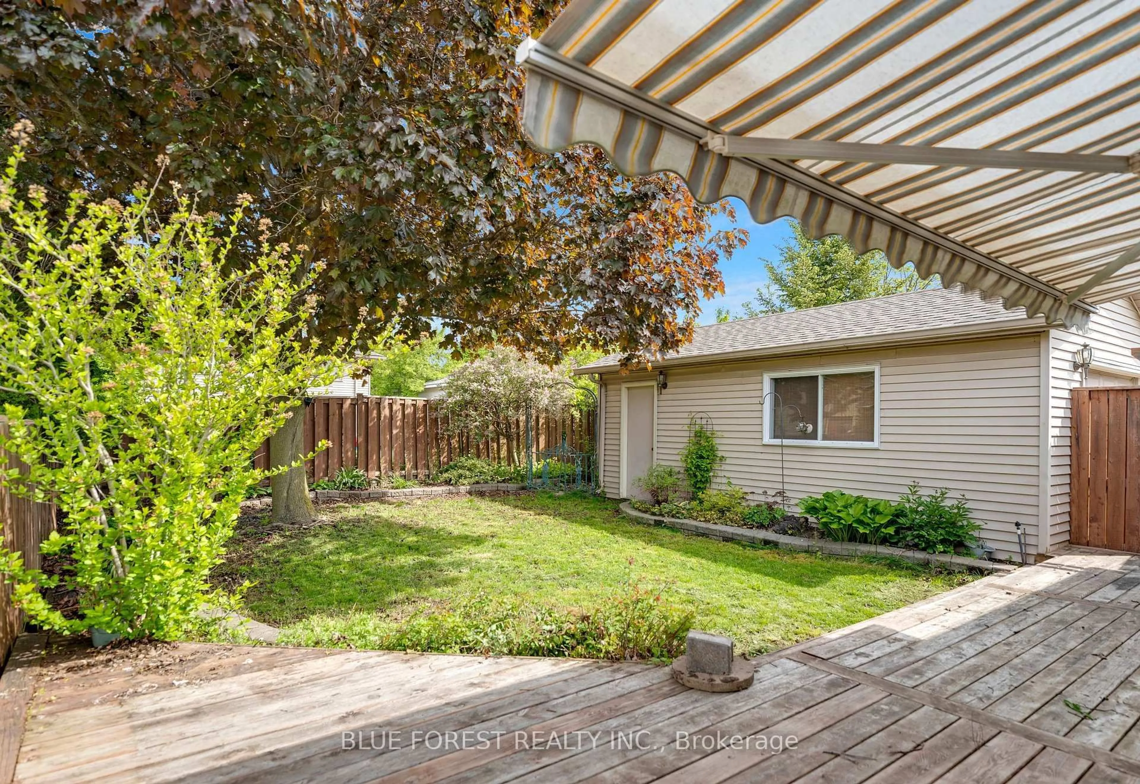 Patio, street for 92 Ardsley Rd, London North Ontario N6G 3W4