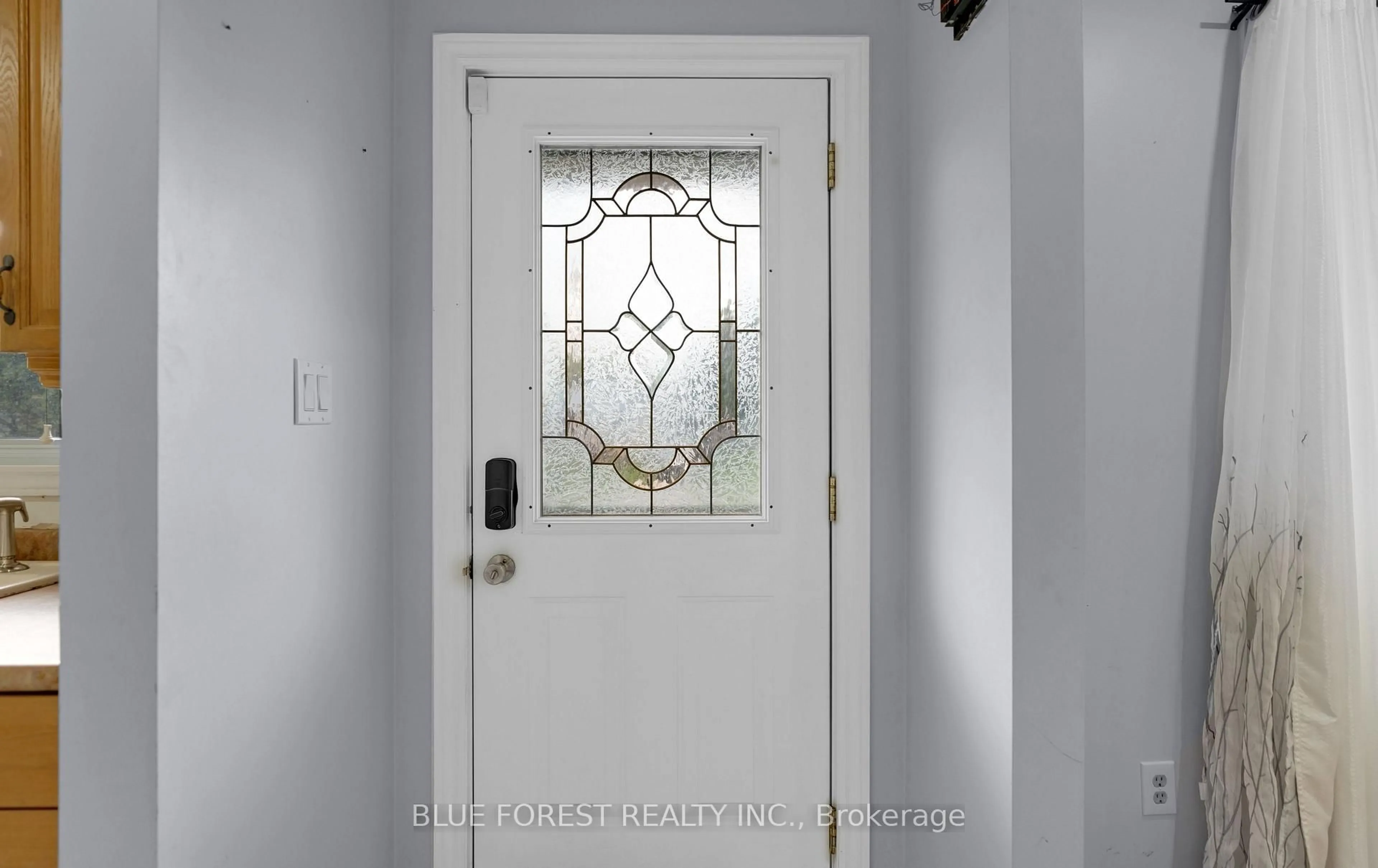 Indoor entryway for 92 Ardsley Rd, London North Ontario N6G 3W4