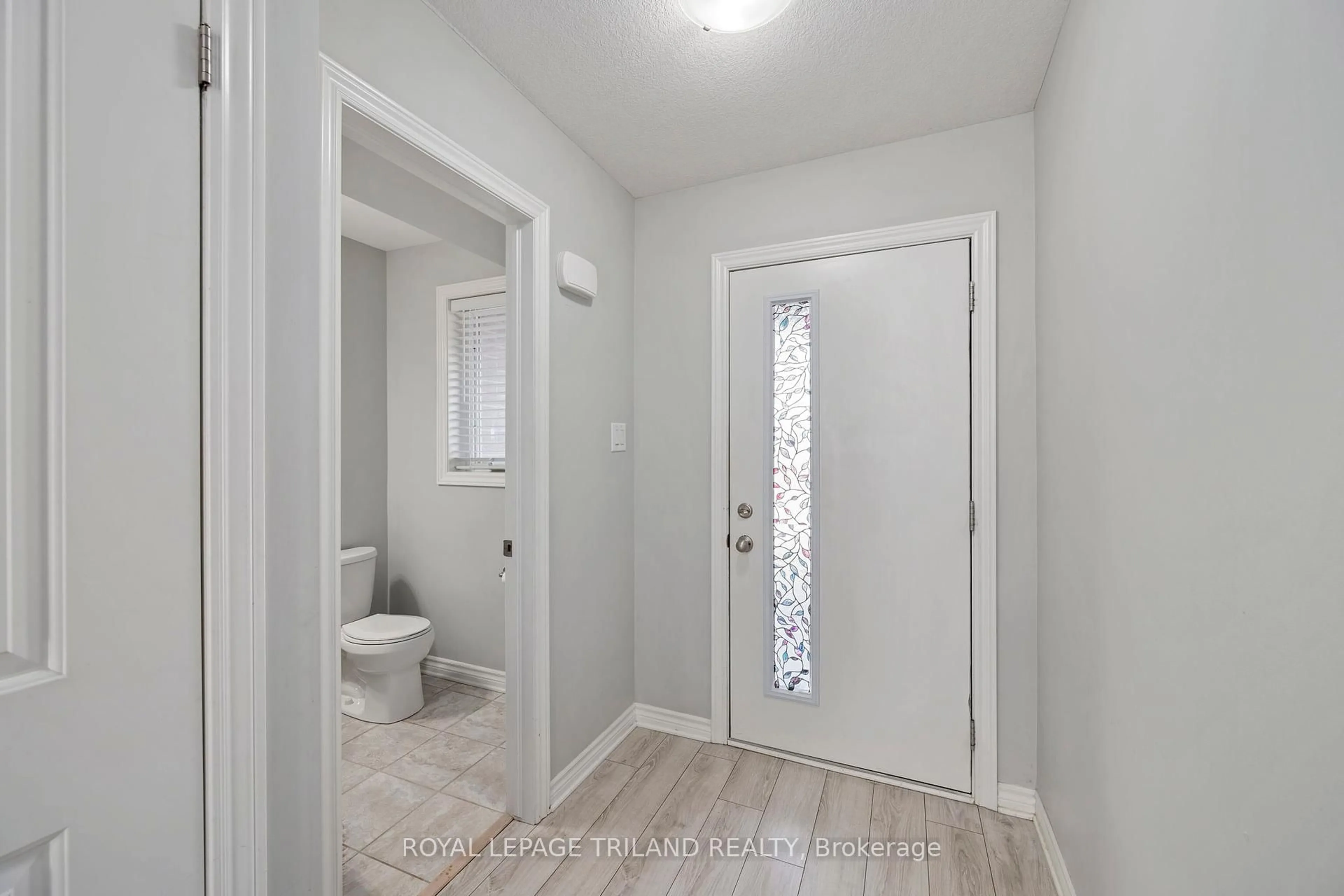 Indoor entryway for 1273 Michael Circ, London East Ontario N5V 0B8