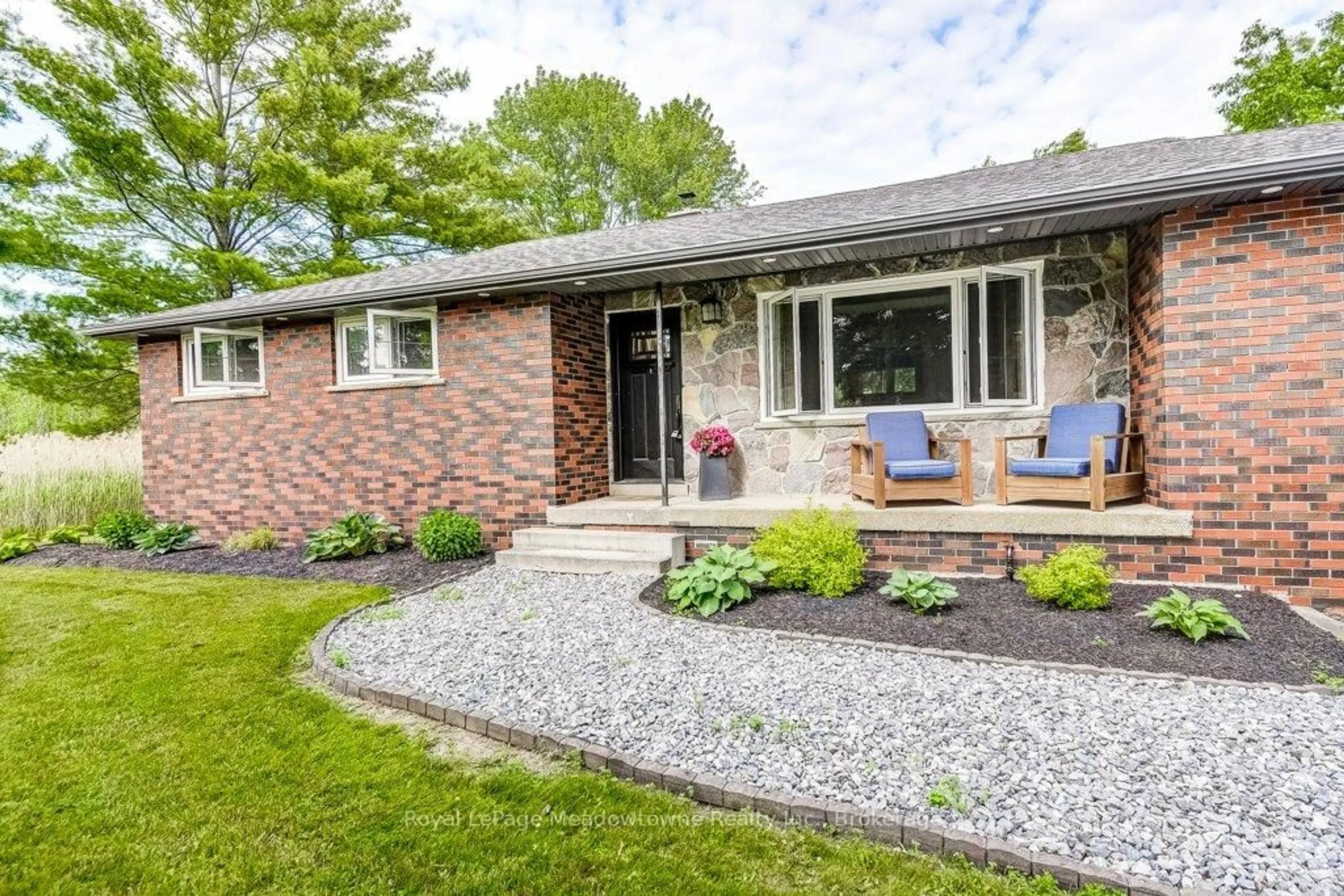 Home with brick exterior material, street for 986 Westover Rd, Hamilton Ontario N0B 1L0