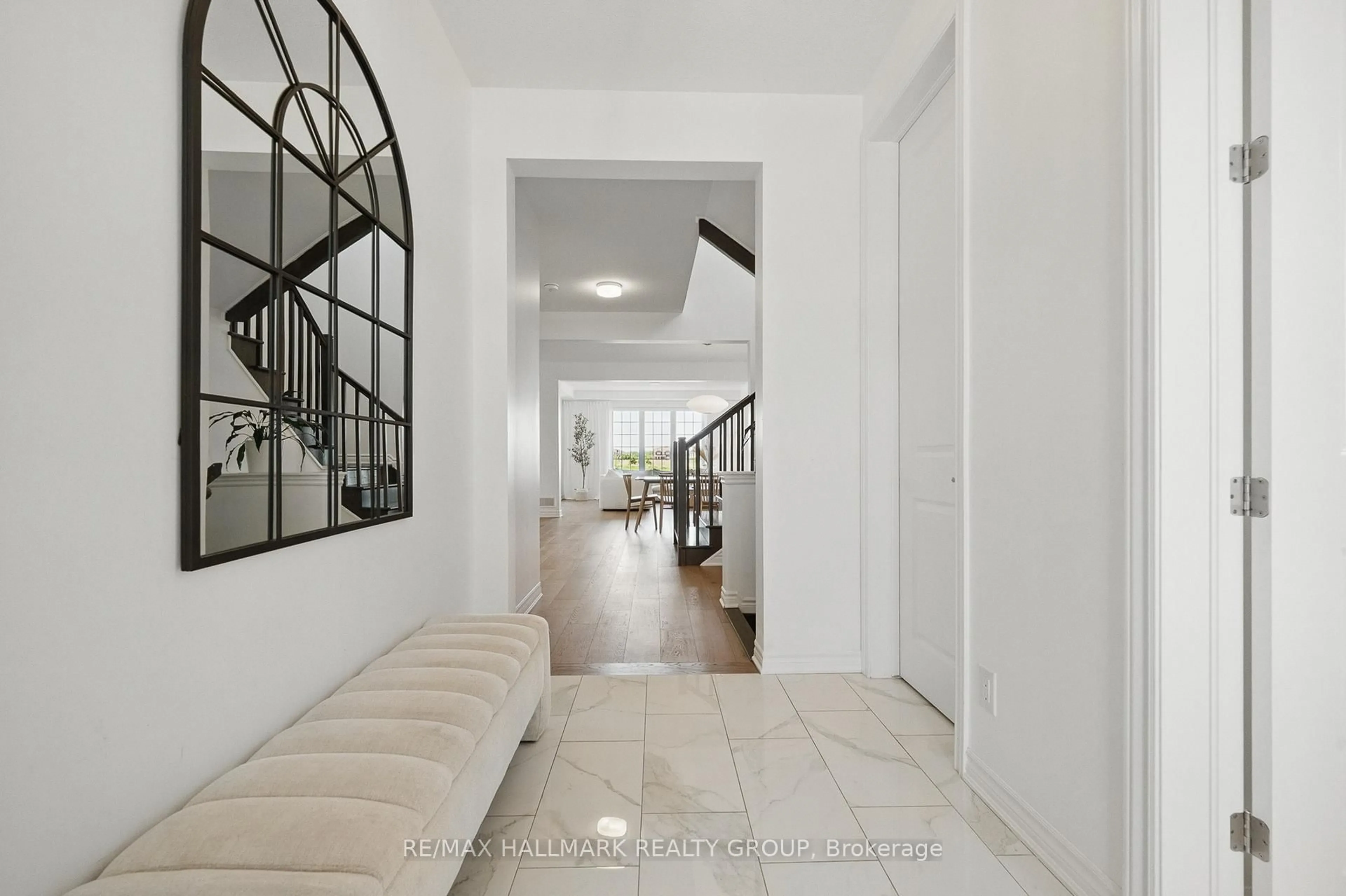 Indoor entryway for 824 Henslow's Circ, Orleans Ontario K4A 5H6