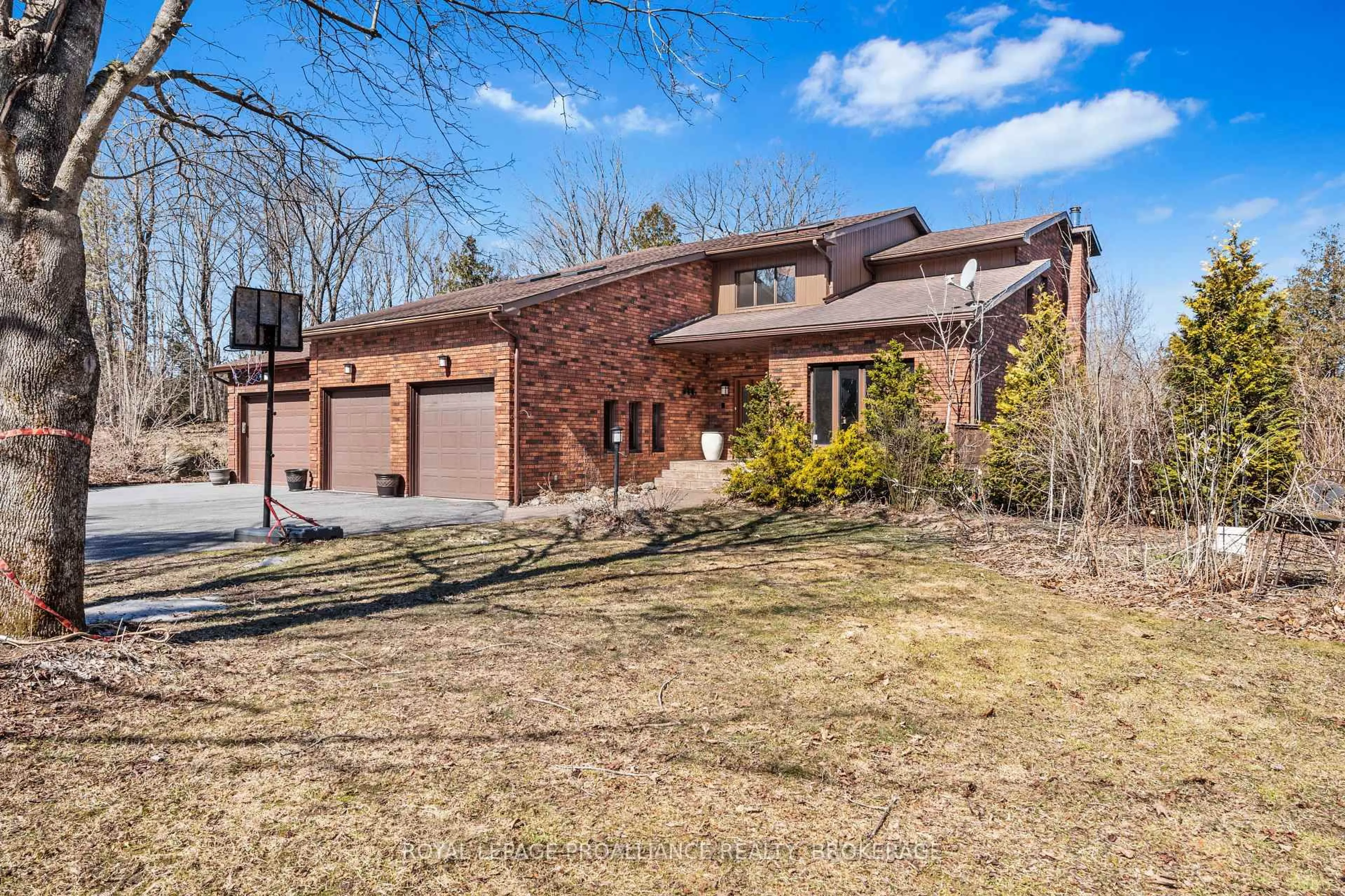 Home with brick exterior material, street for 1059 Cedarwoods Dr, Verona Ontario K0H 2W0