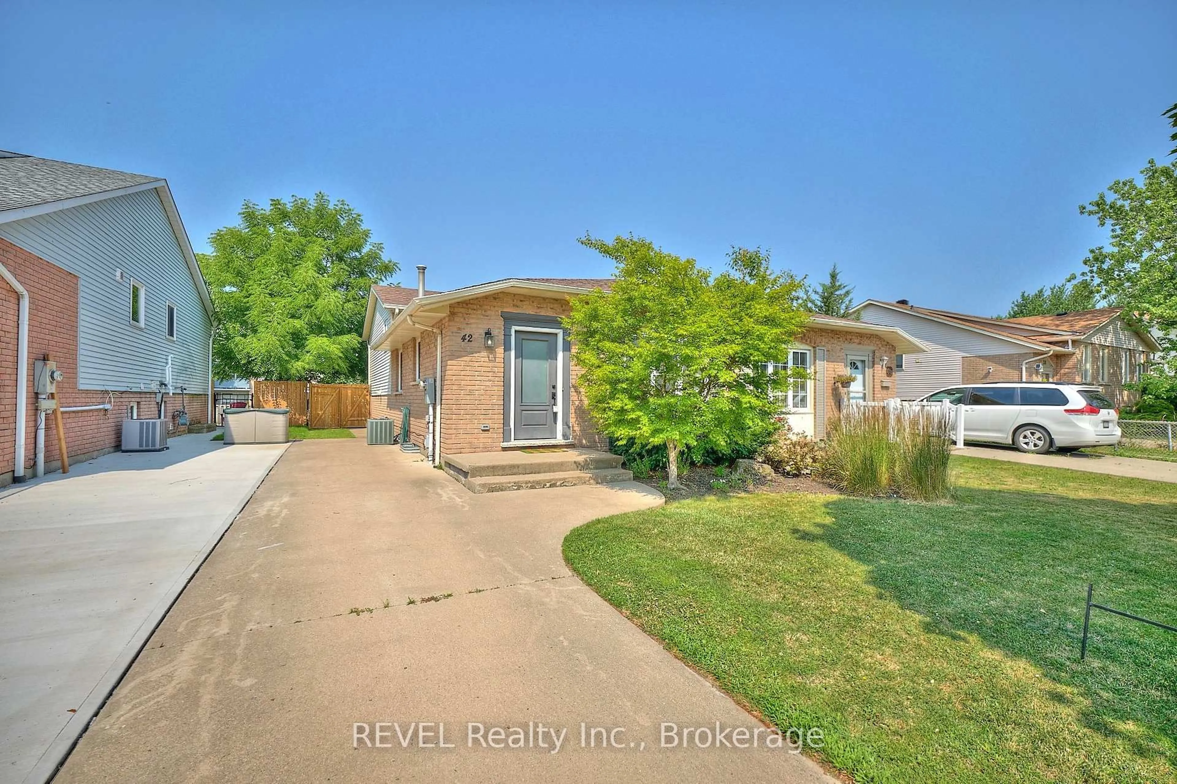 Unknown for 42 Vintage Cres, St. Catharines Ontario L2S 3C6