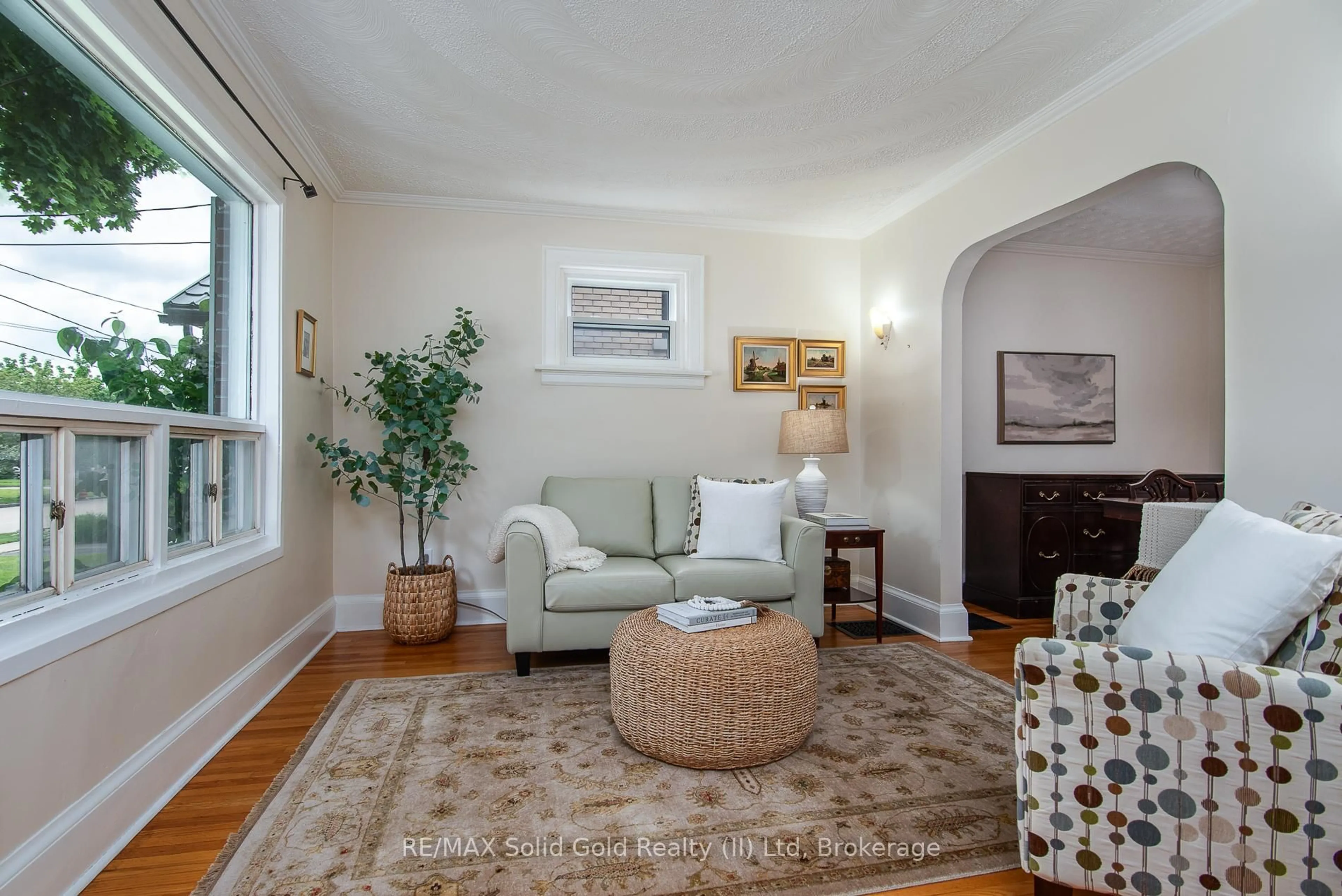 Living room with furniture, unknown for 34 Moore Ave, Waterloo Ontario N2J 3E5