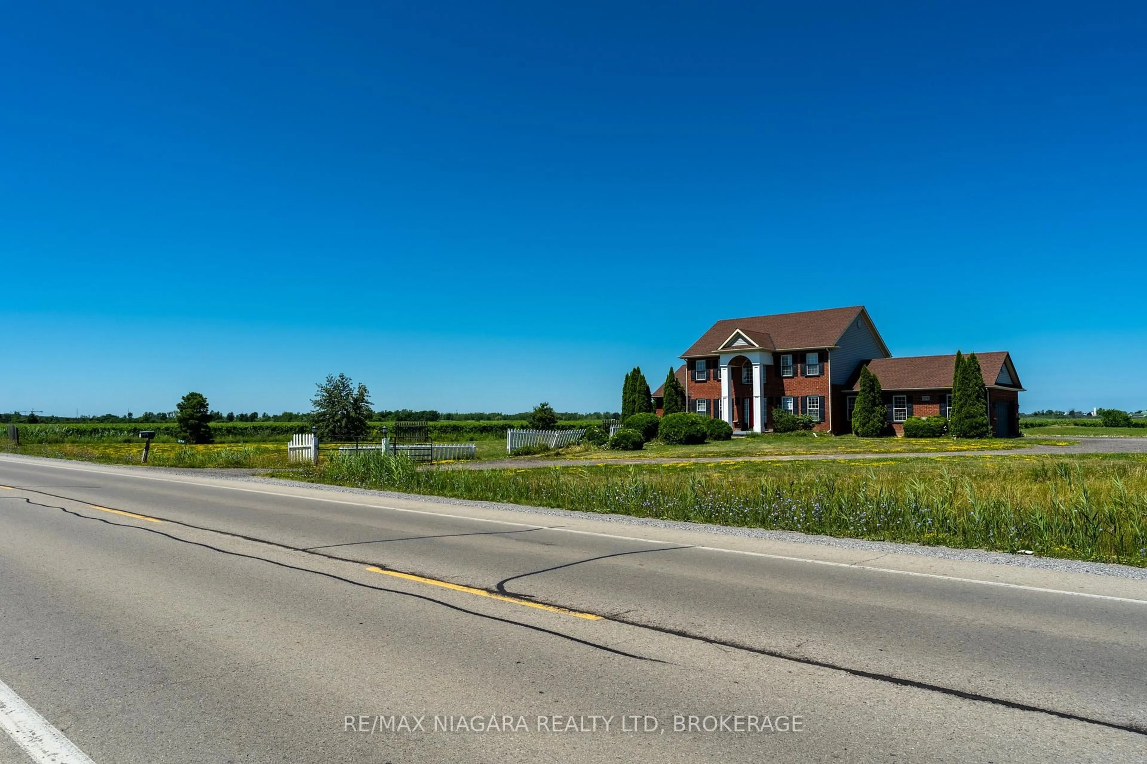 A pic from outside/outdoor area/front of a property/back of a property/a pic from drone, street for 374 Niagara Stone Rd, Niagara-on-the-Lake Ontario L0S 1J0