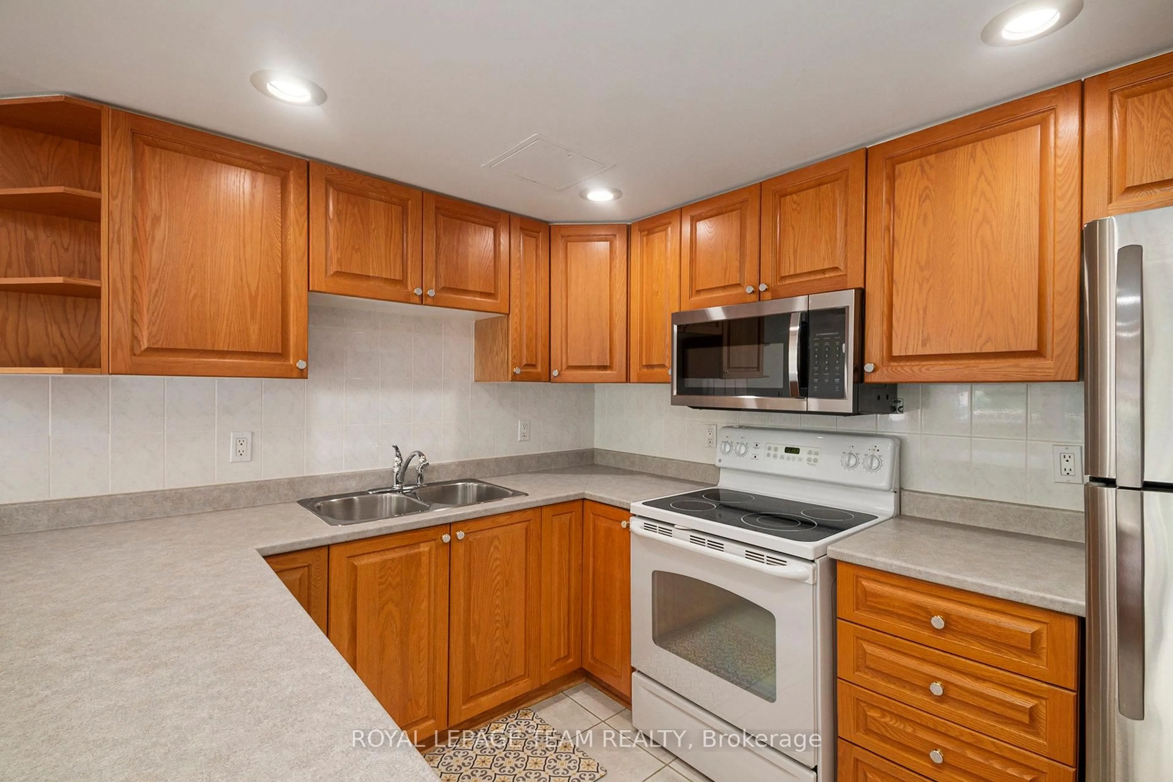 Standard kitchen, ceramic/tile floor for 320 Centrum Blvd #507, Orleans Ontario K1E 3X9