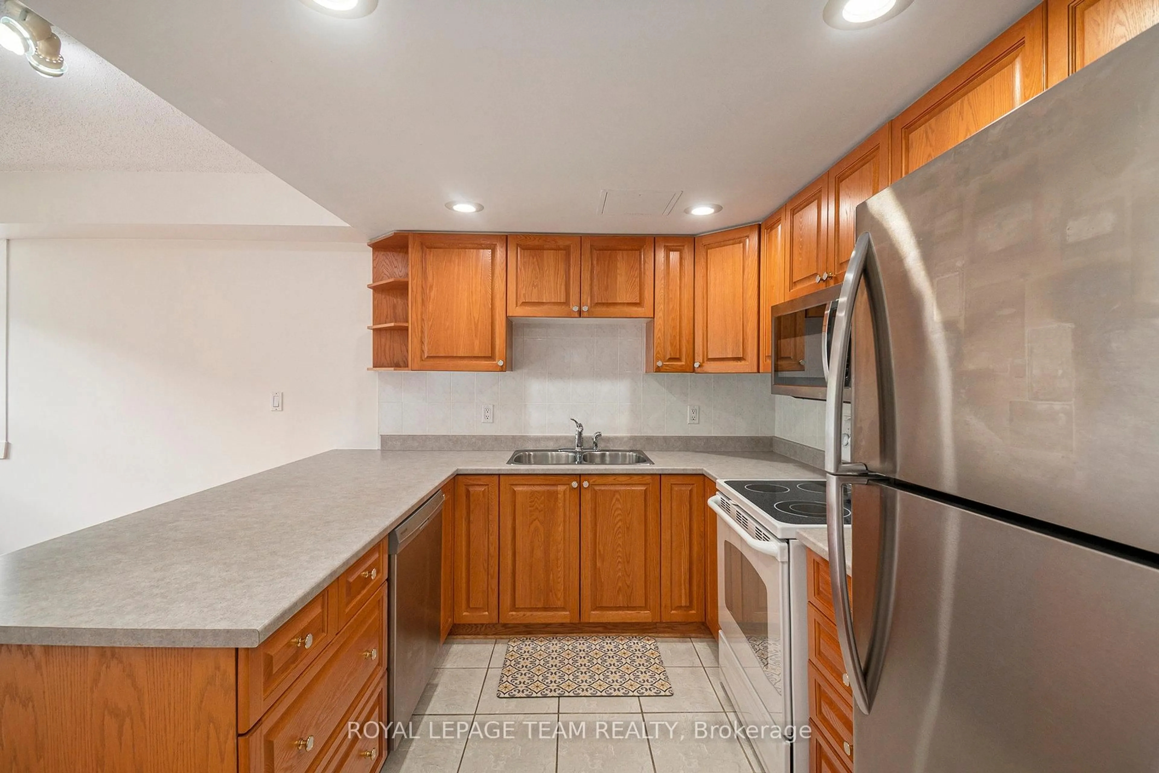 Standard kitchen, ceramic/tile floor for 320 Centrum Blvd #507, Orleans Ontario K1E 3X9