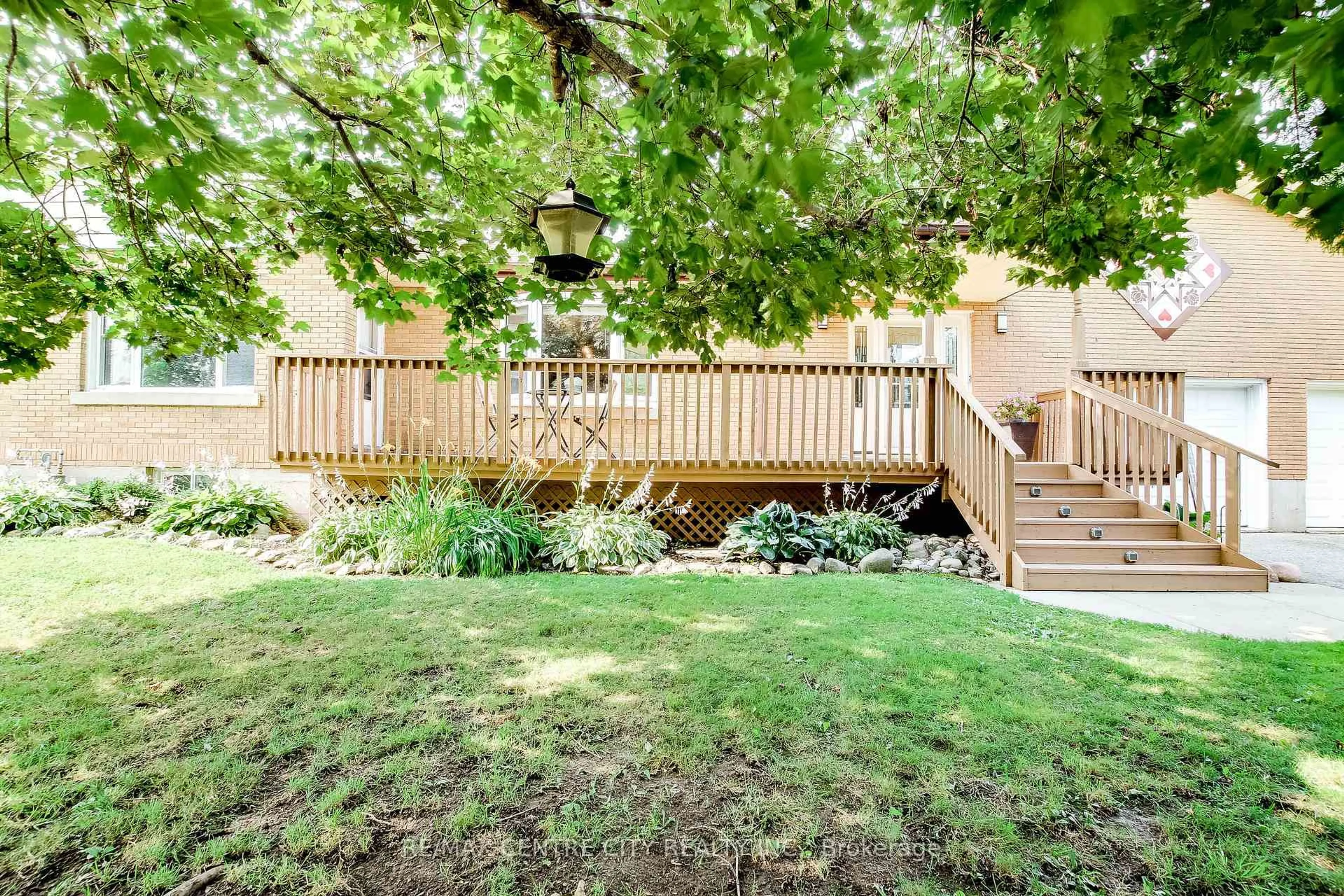 Patio, unknown for 42508 Truman Line, Central Elgin Ontario N5P 3T1