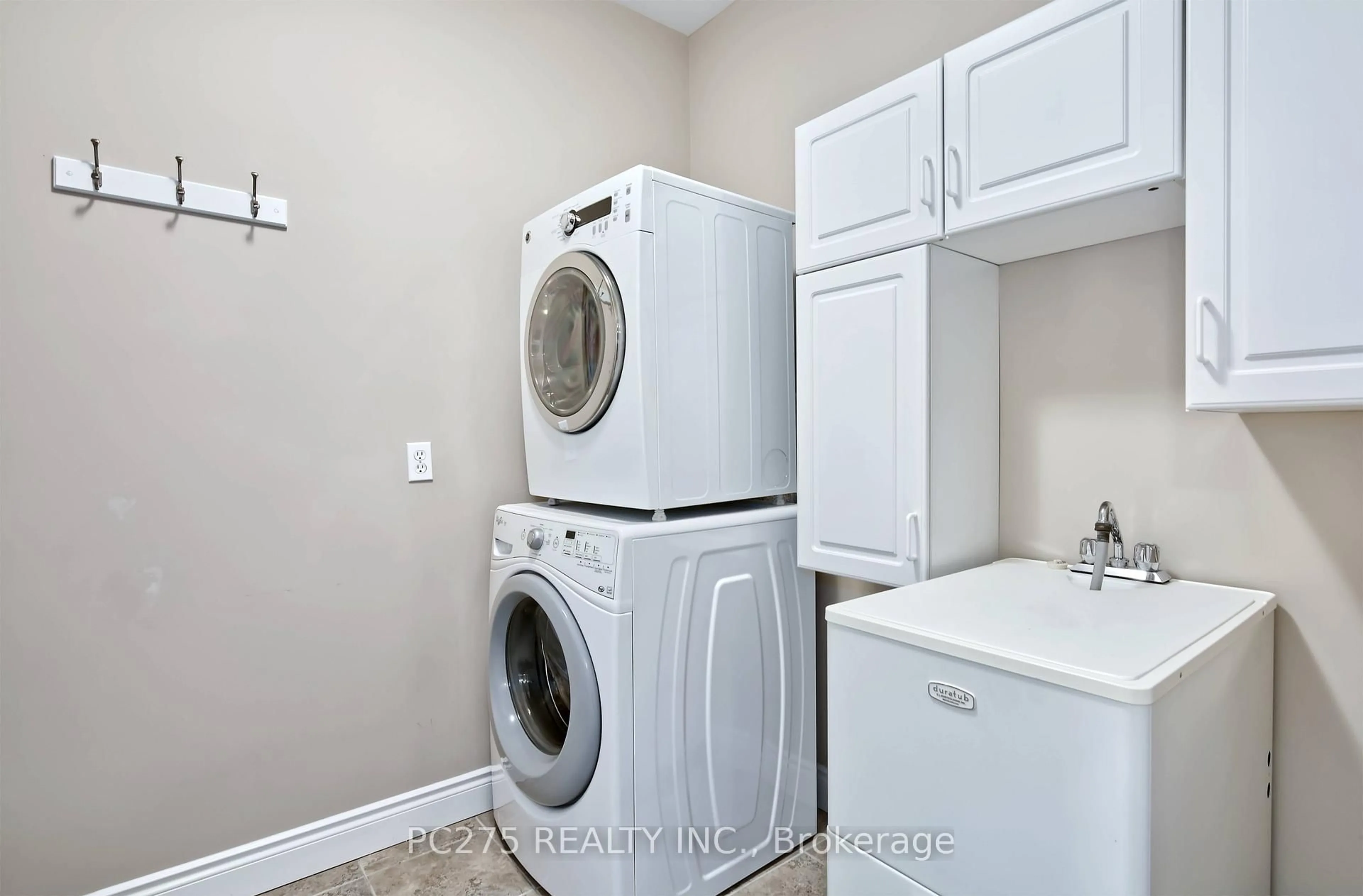 Laundry room for 41 Park Pl, Tillsonburg Ontario N4G 0B8