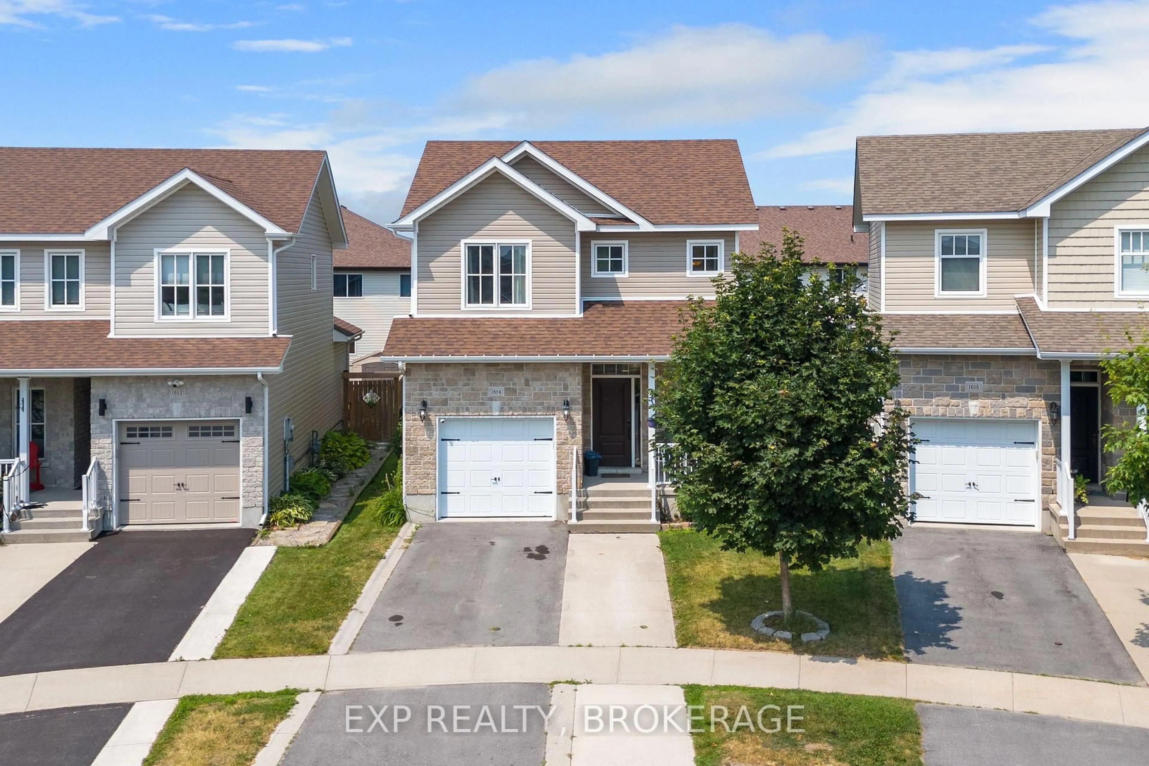 A pic from outside/outdoor area/front of a property/back of a property/a pic from drone, street for 1614 Crimson Cres, Kingston Ontario K7P 2W7