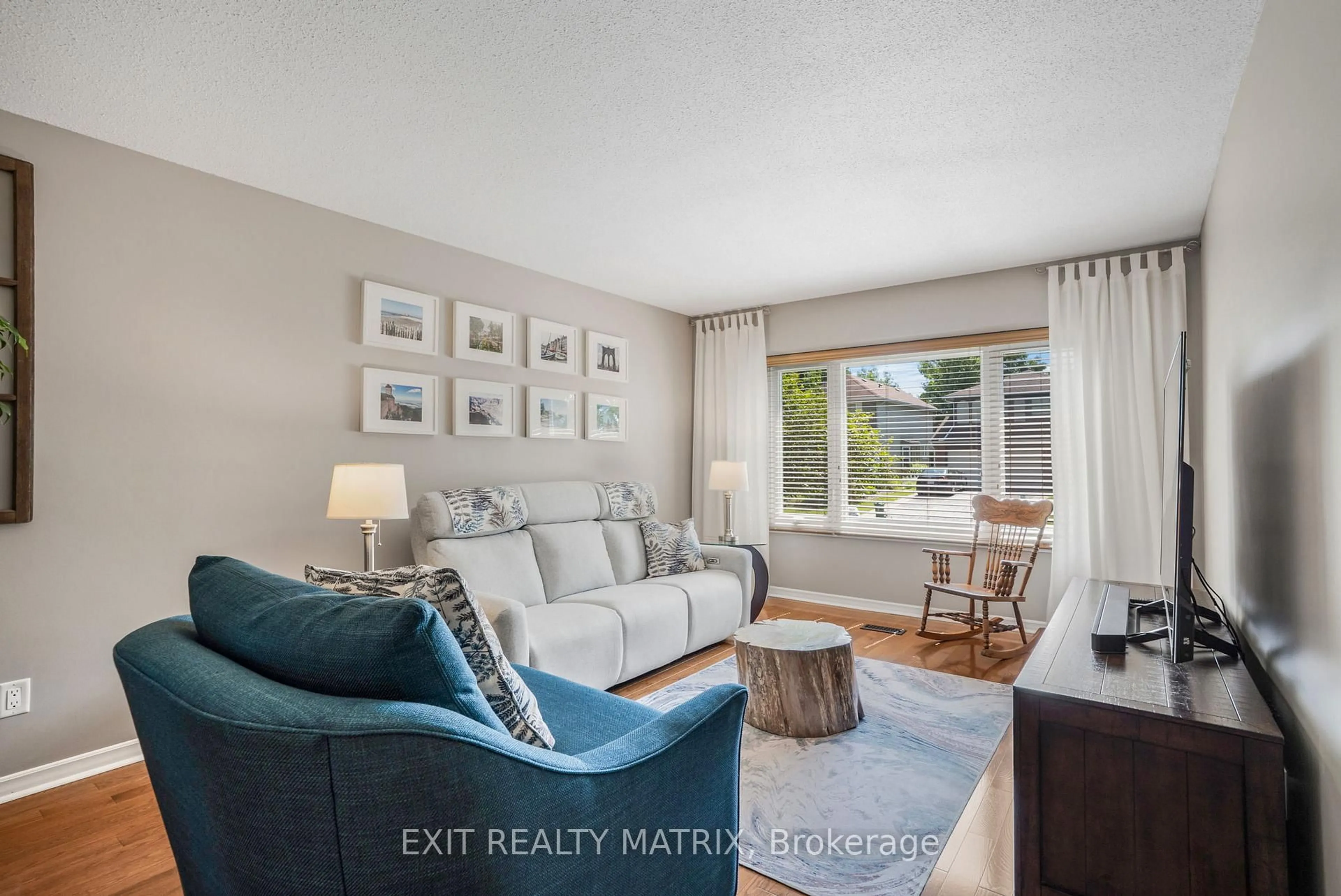 Living room with furniture, unknown for 1151 Ste Therese Lane, Orleans Ontario K1C 2A5
