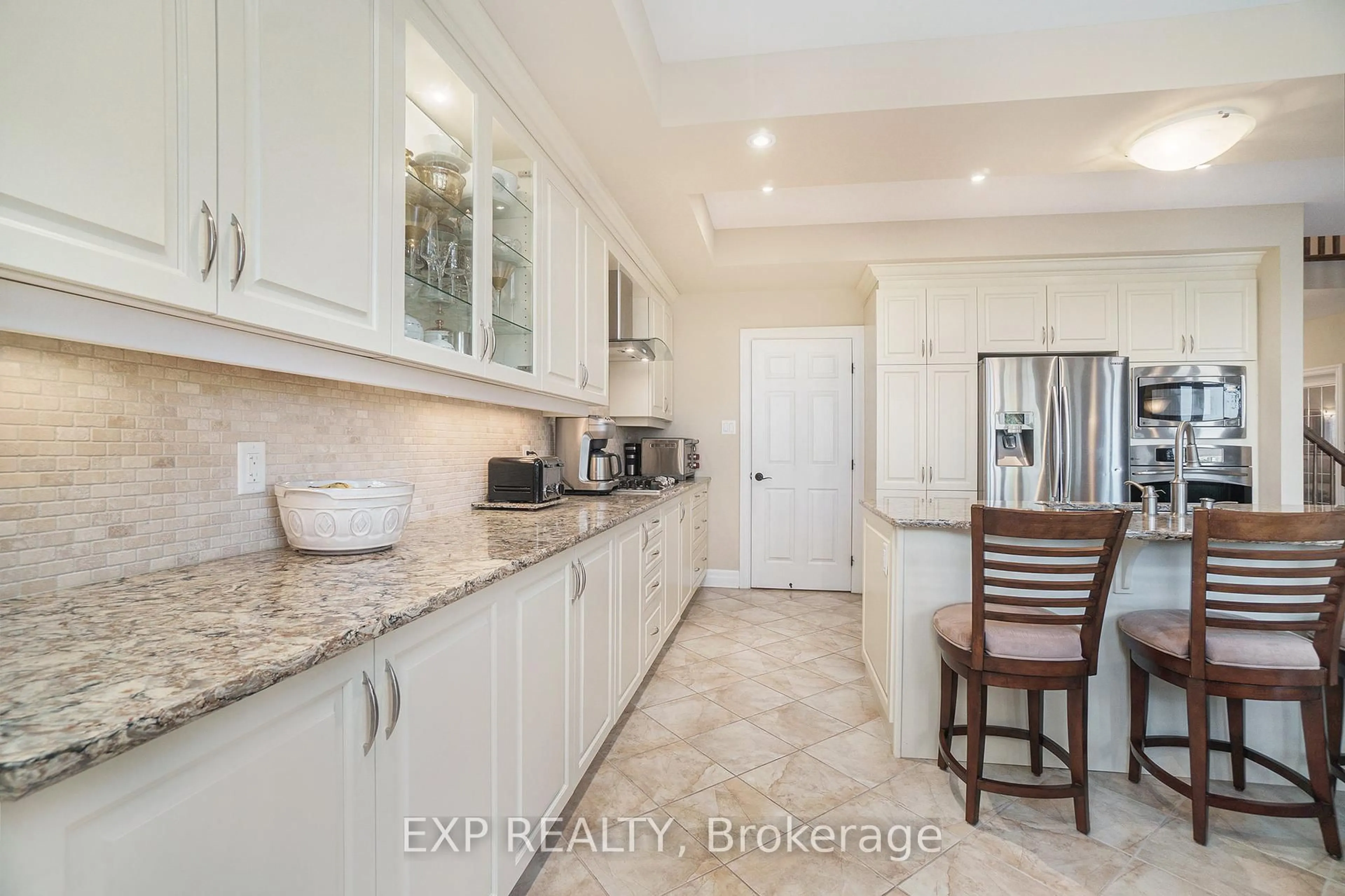 Standard kitchen, ceramic/tile floor for 418 Cavesson St, Ottawa Ontario K2V 0A8