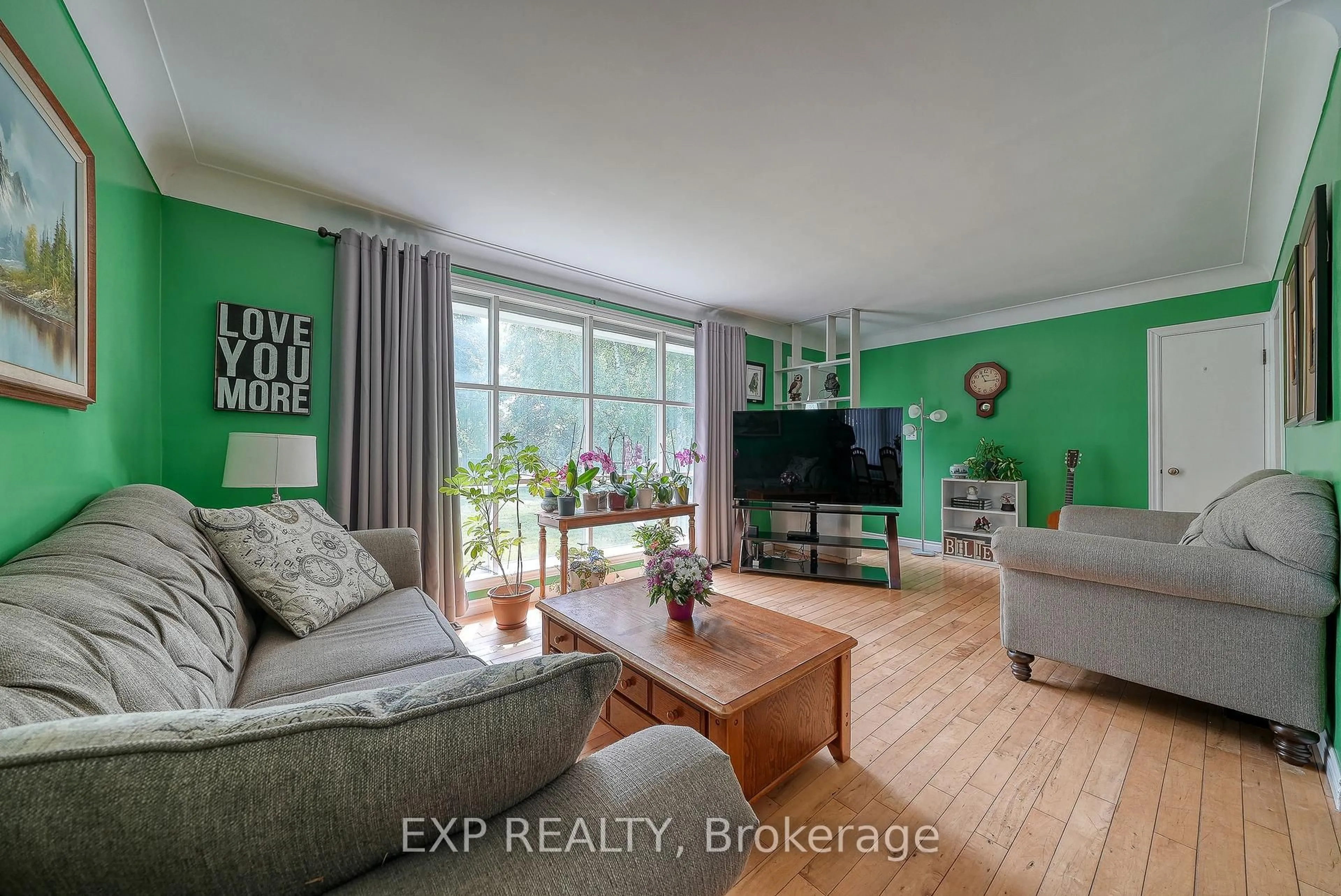 Living room with furniture, wood/laminate floor for 193 Centennial Ave, Central Elgin Ontario N5R 5B3