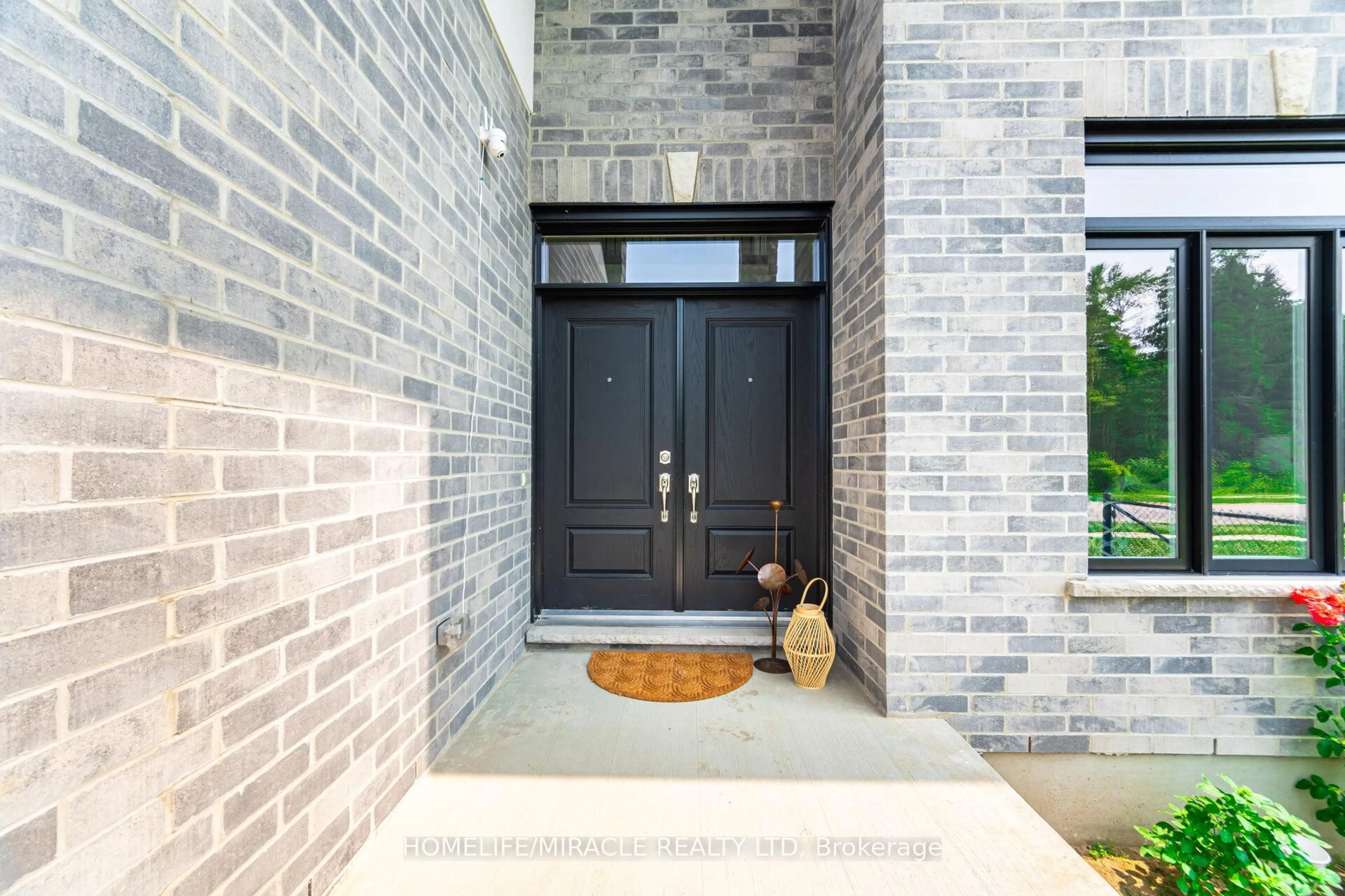Indoor entryway for 4142 Campbell St, London South Ontario N6P 0H5