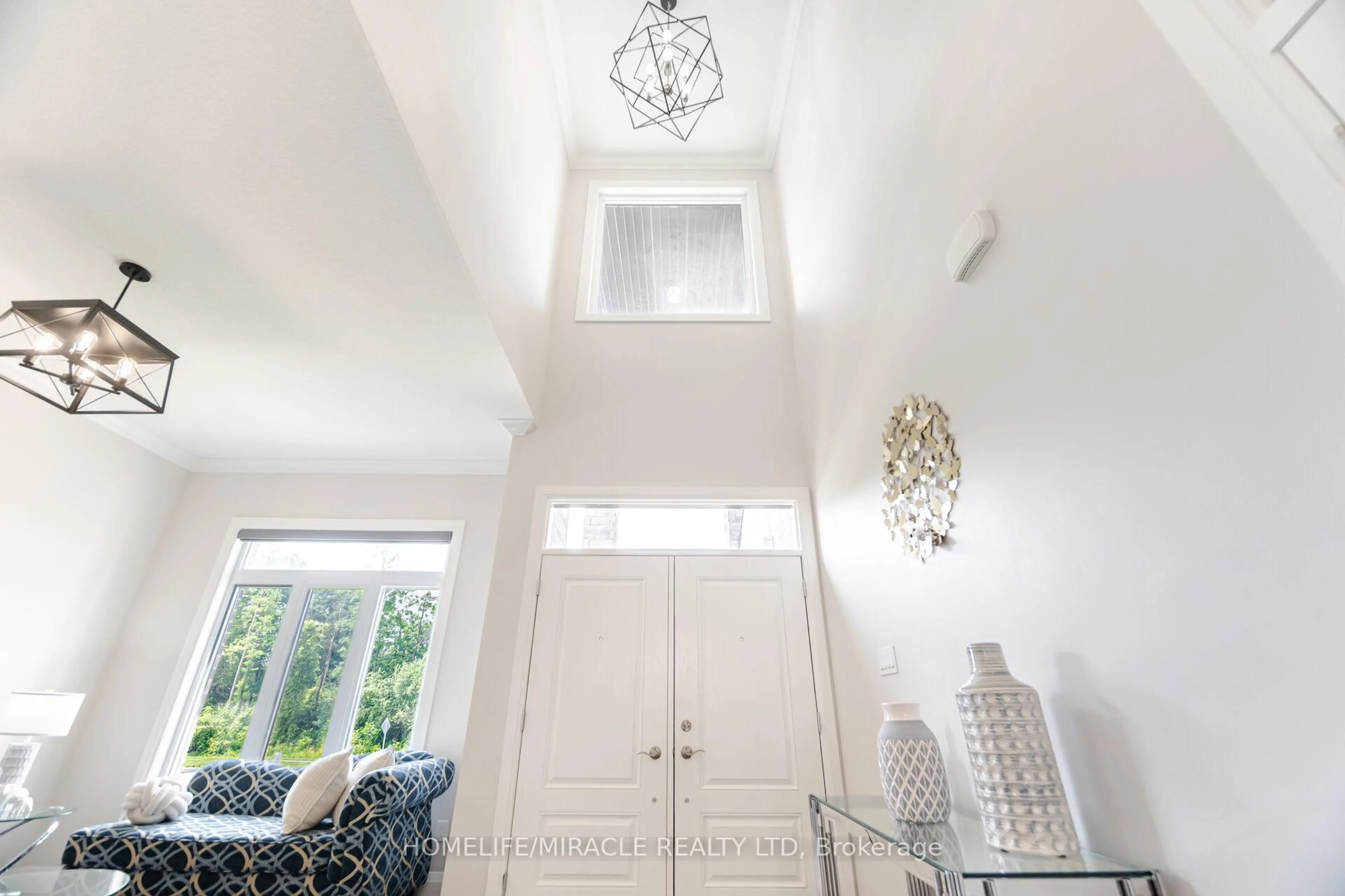 Indoor entryway for 4142 Campbell St, London South Ontario N6P 0H5