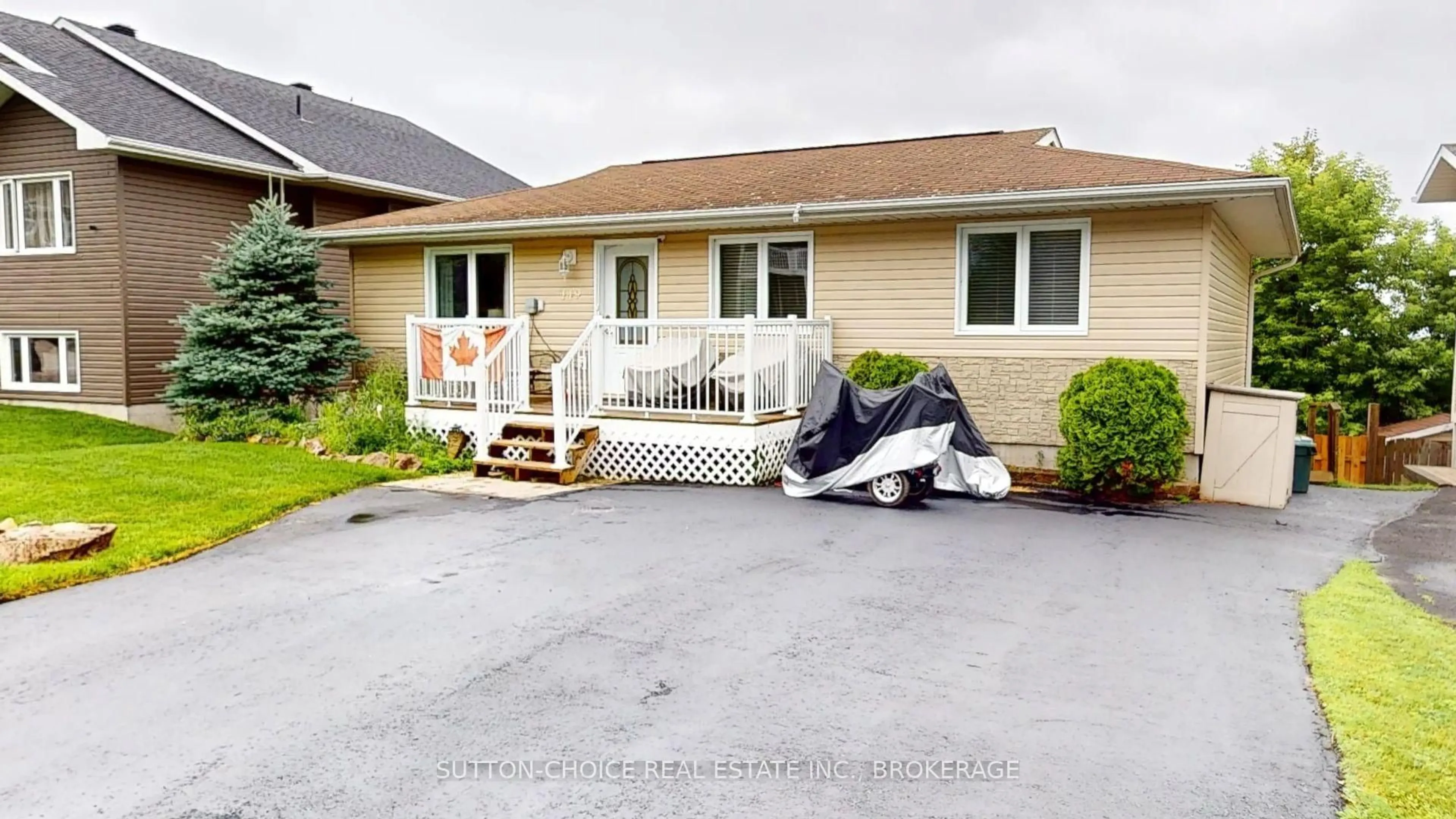 Home with vinyl exterior material, street for 149 Pleasantview Pl, Callander Ontario P0H 1H0