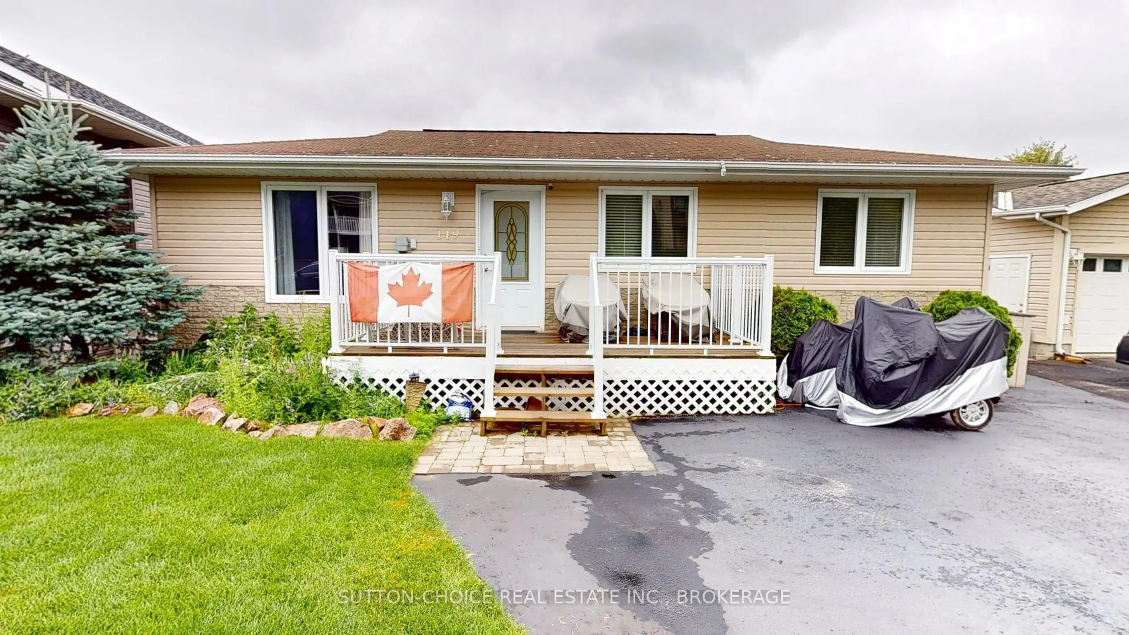Home with vinyl exterior material, street for 149 Pleasantview Pl, Callander Ontario P0H 1H0