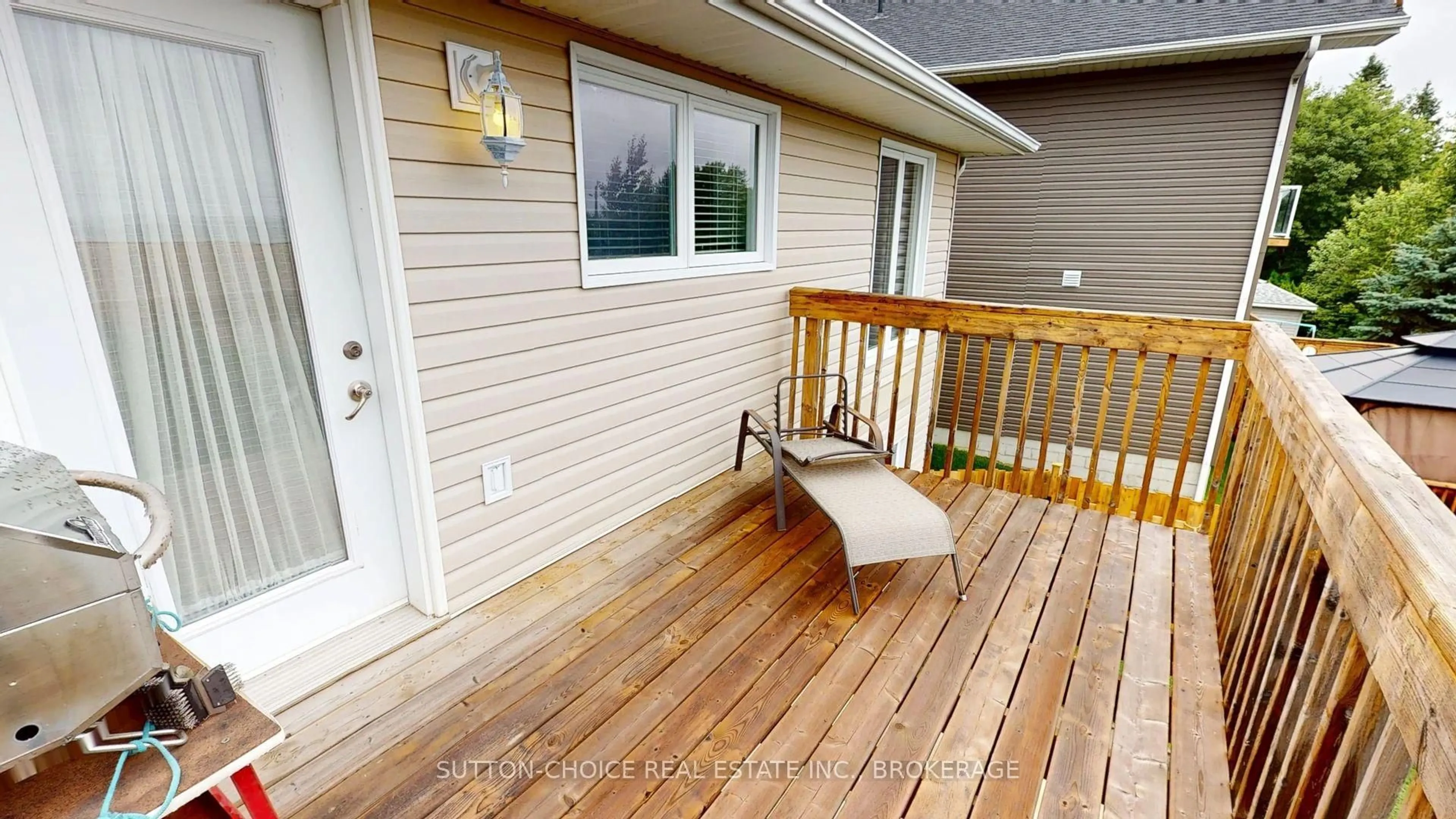 Patio, street for 149 Pleasantview Pl, Callander Ontario P0H 1H0