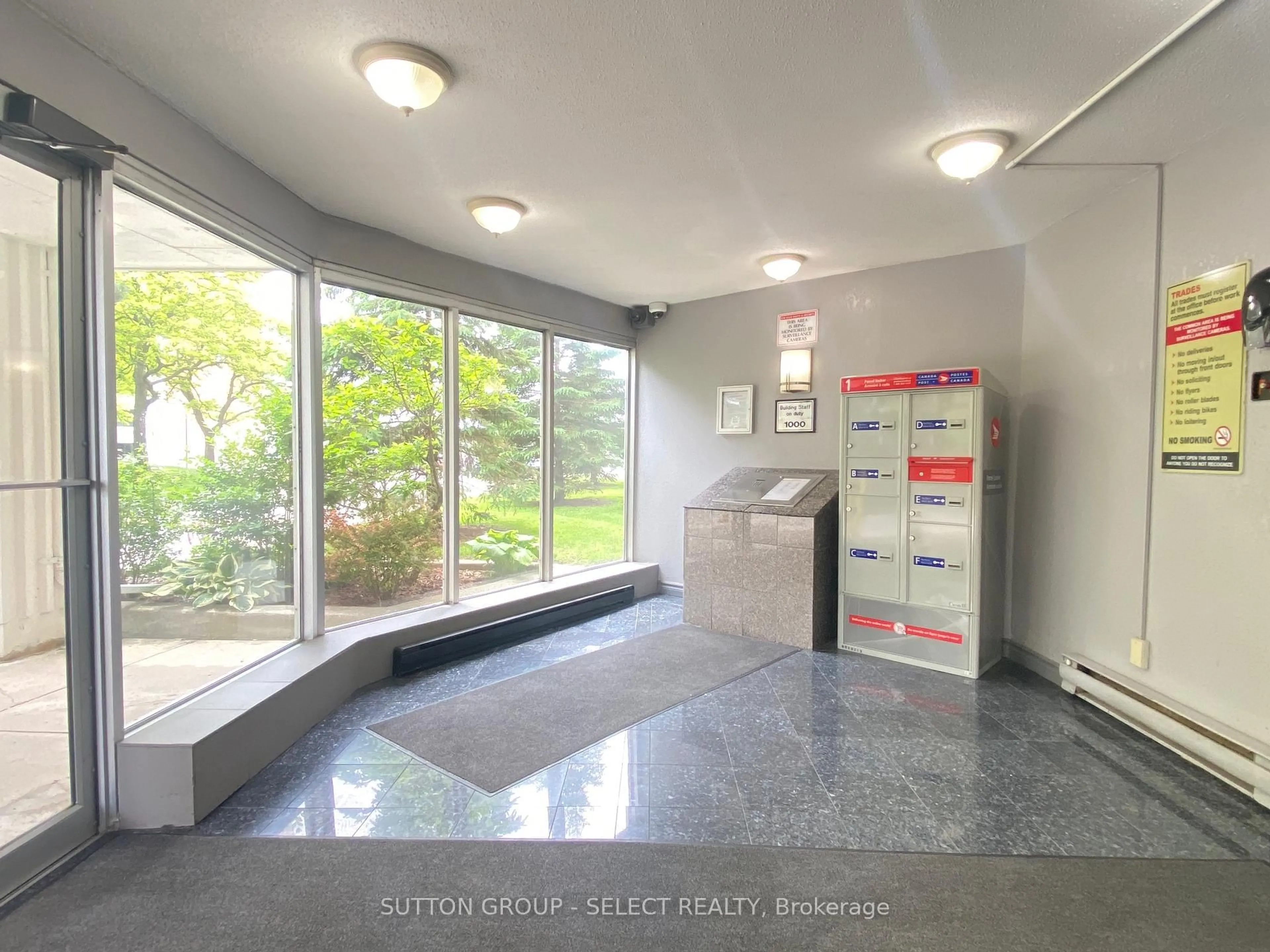 Indoor foyer for 1103 JALNA Blvd #406, London South Ontario N6E 2W8