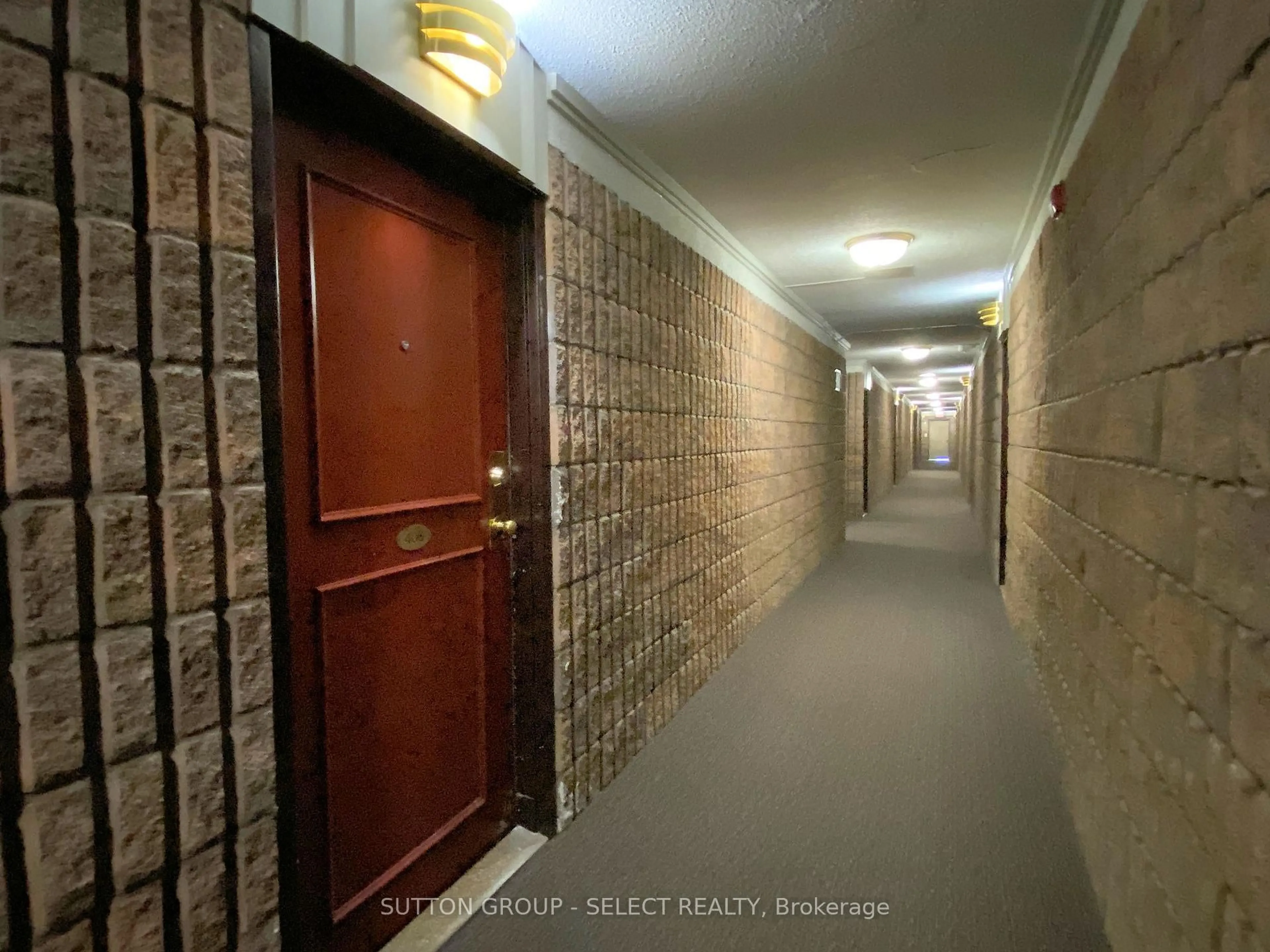 Indoor foyer for 1103 JALNA Blvd #406, London South Ontario N6E 2W8
