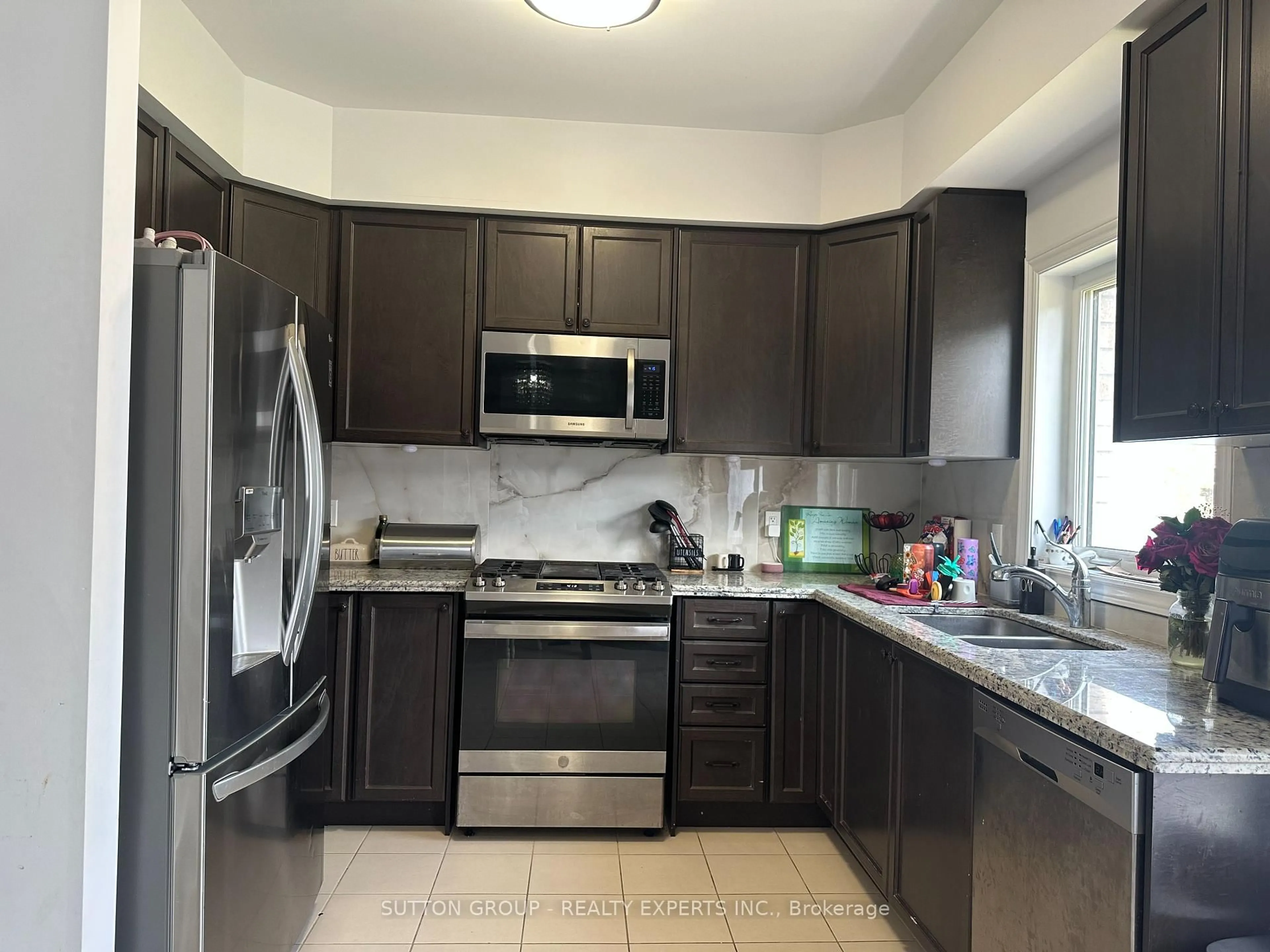 Standard kitchen, ceramic/tile floor for 90 Scenic Ridge Gate, Brant Ontario N3L 0K2