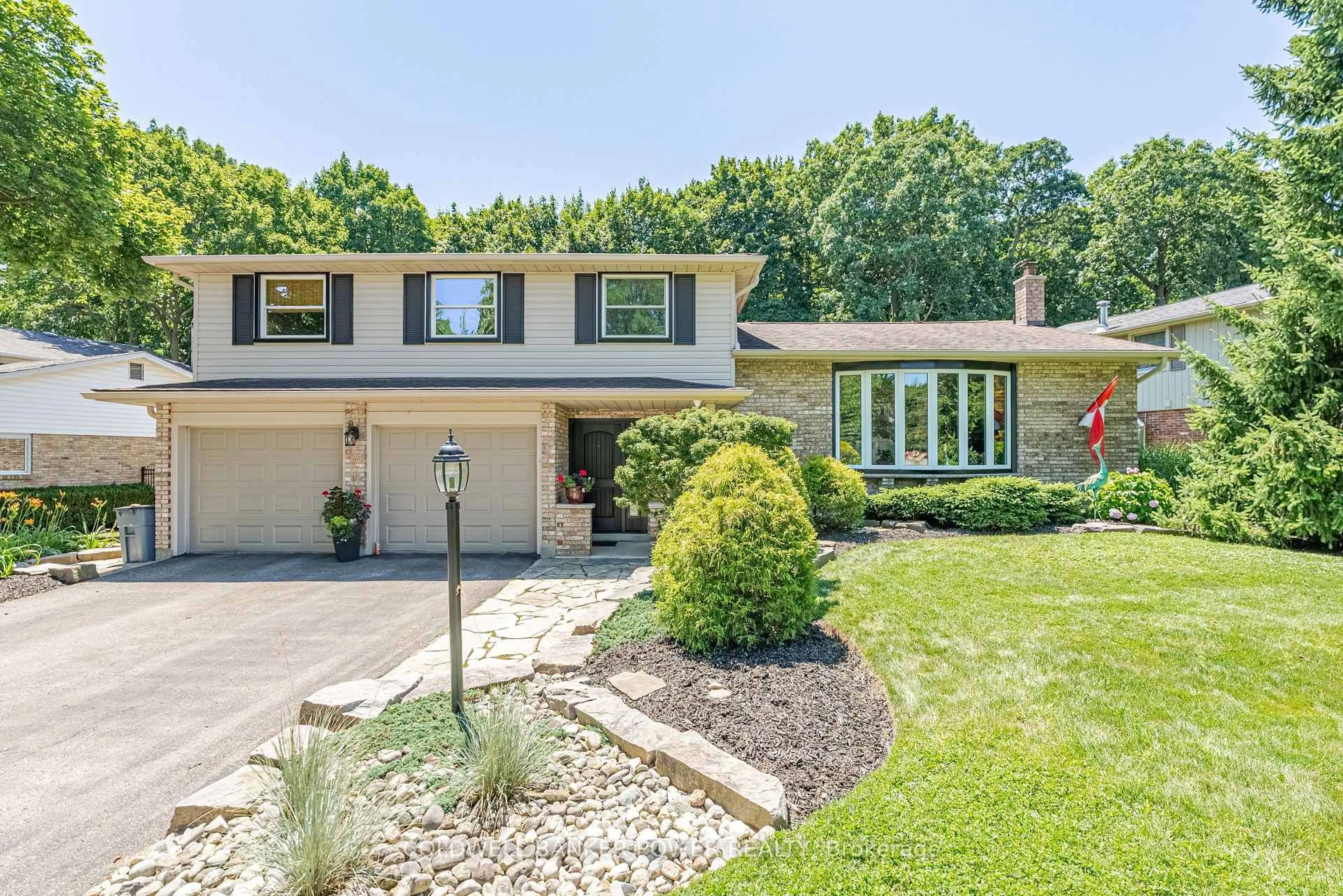 Home with vinyl exterior material, street for 68 Hampton Cres, London North Ontario N6H 2N9