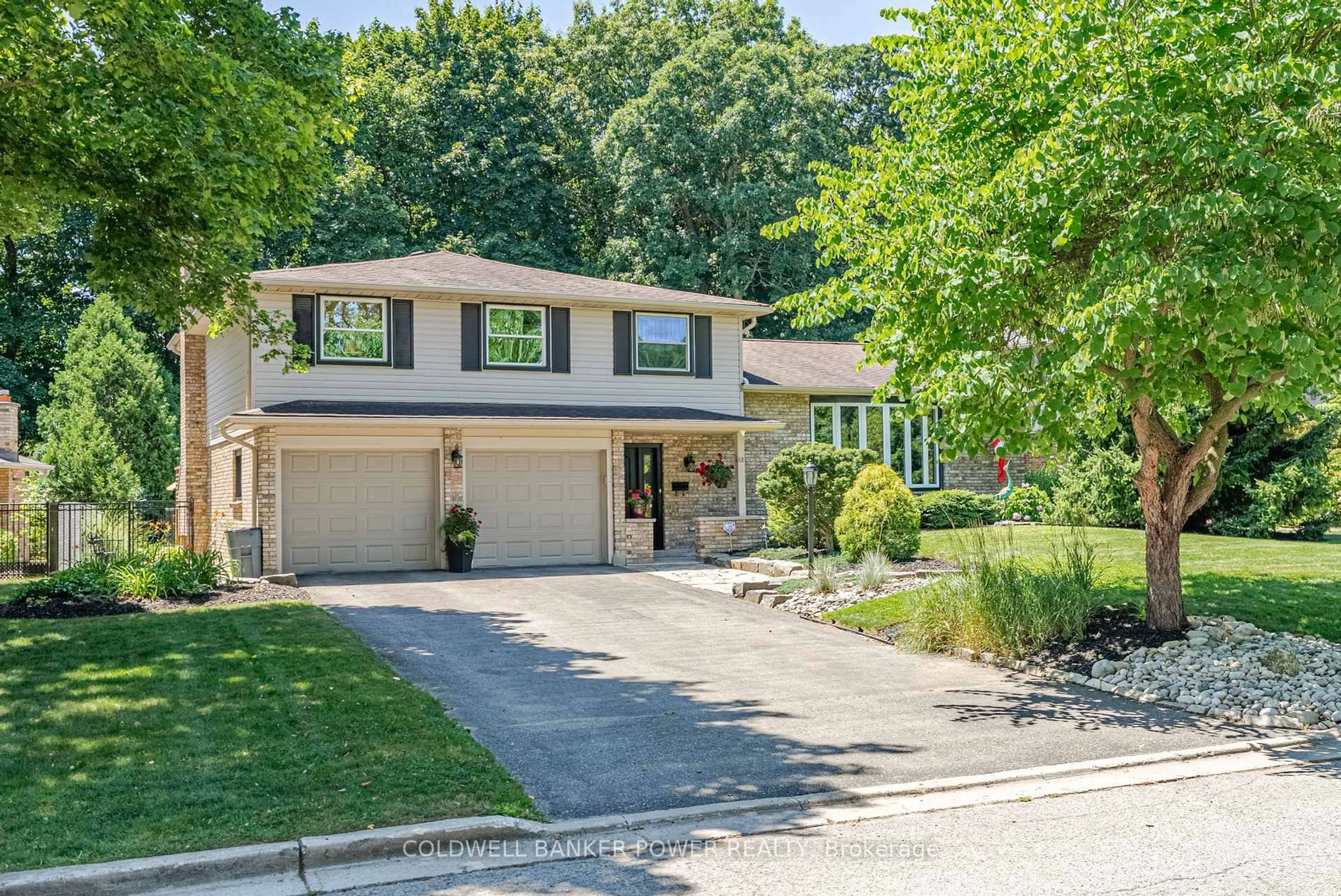 Home with vinyl exterior material, street for 68 Hampton Cres, London North Ontario N6H 2N9