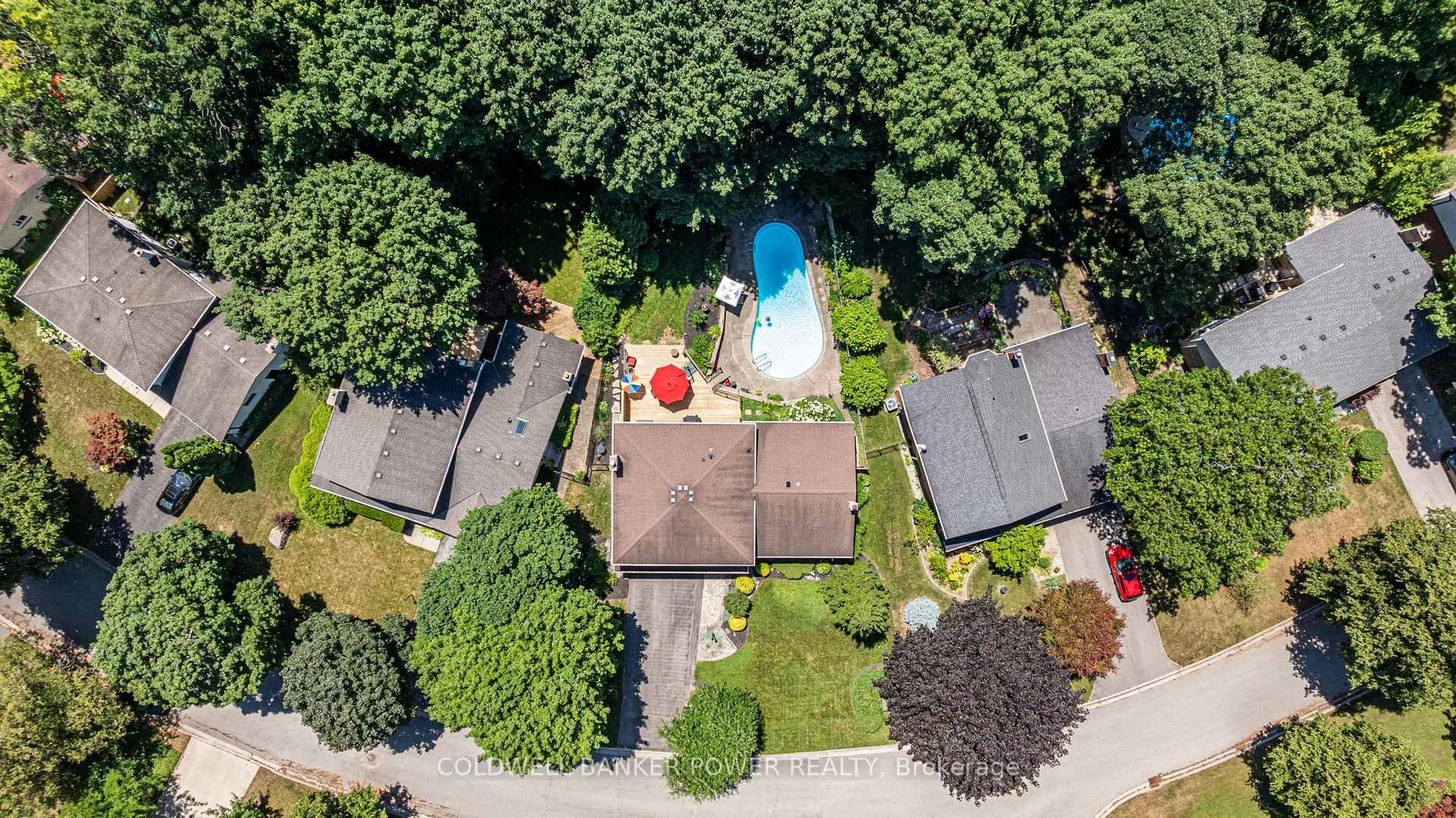 A pic from outside/outdoor area/front of a property/back of a property/a pic from drone, street for 68 Hampton Cres, London North Ontario N6H 2N9