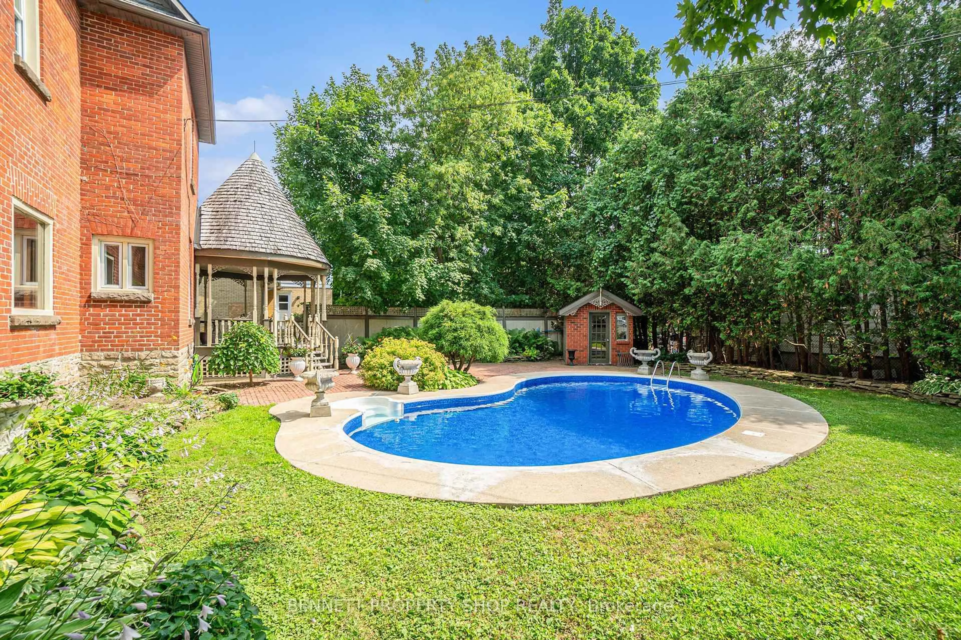 Pool for 118 High St, Carleton Place Ontario K7C 1W4