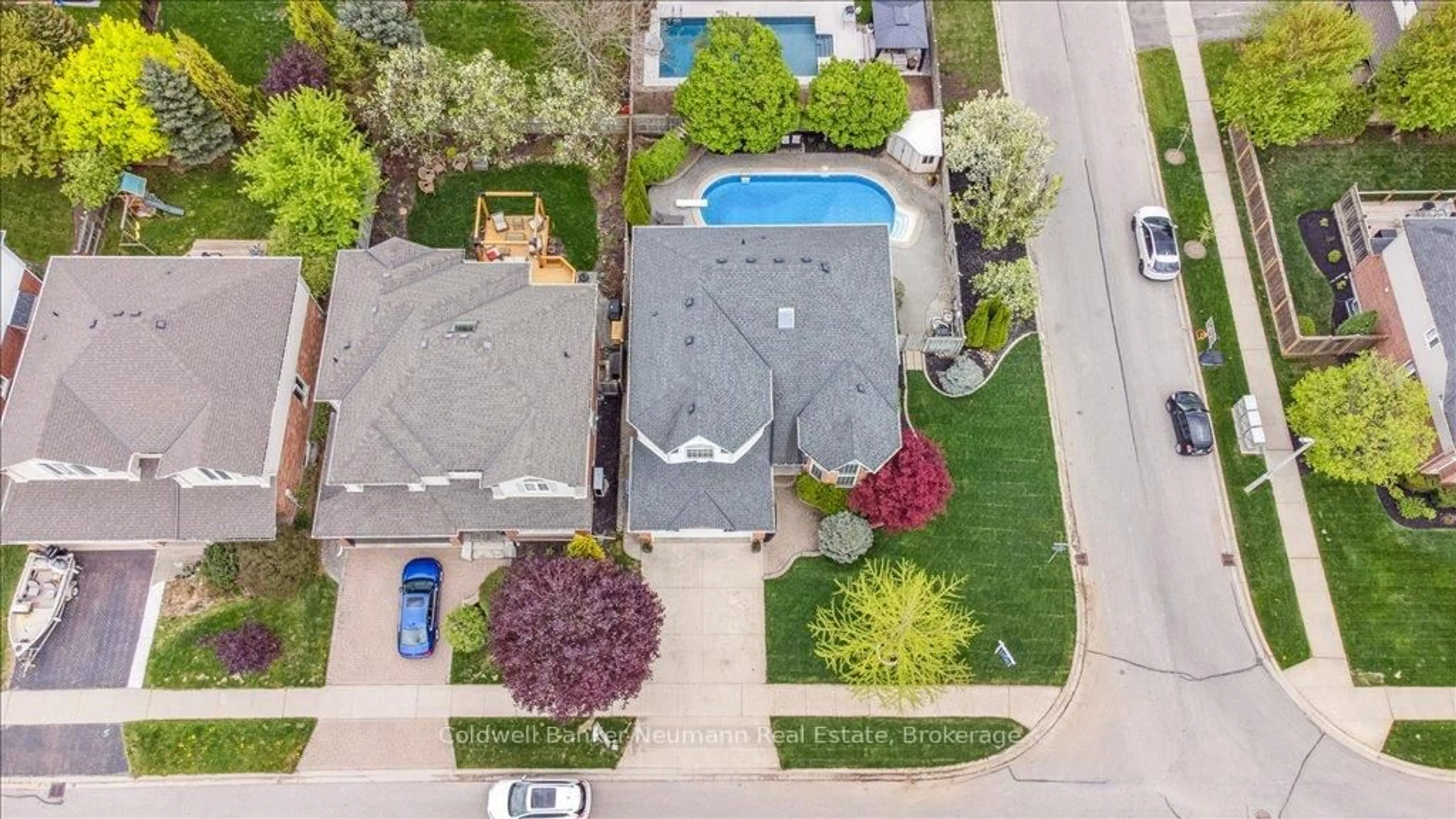 A pic from outside/outdoor area/front of a property/back of a property/a pic from drone, street for 19 Miller St, Guelph Ontario N1L 1P1