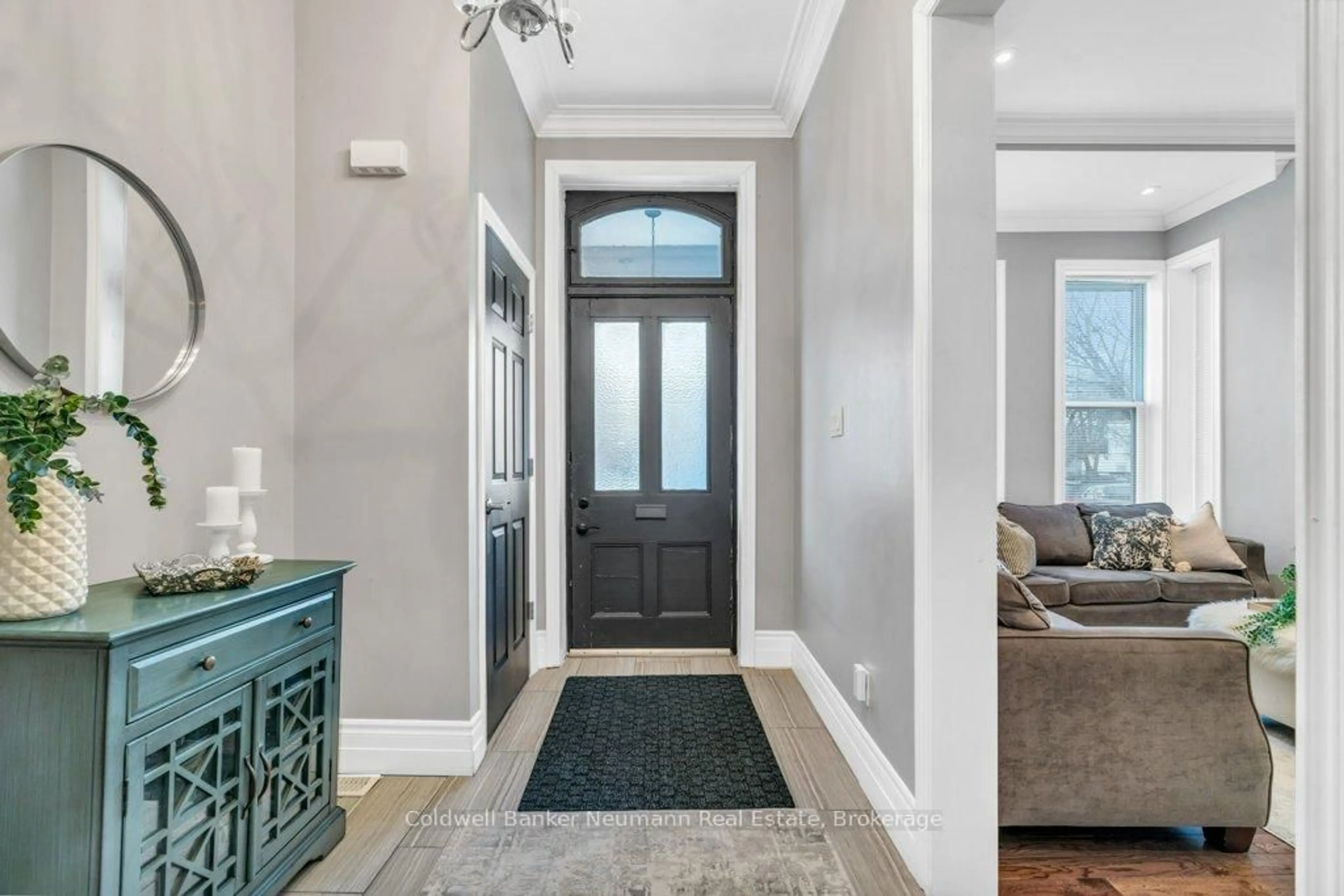 Indoor entryway for 394 Woolwich St, Guelph Ontario N1H 3Y7