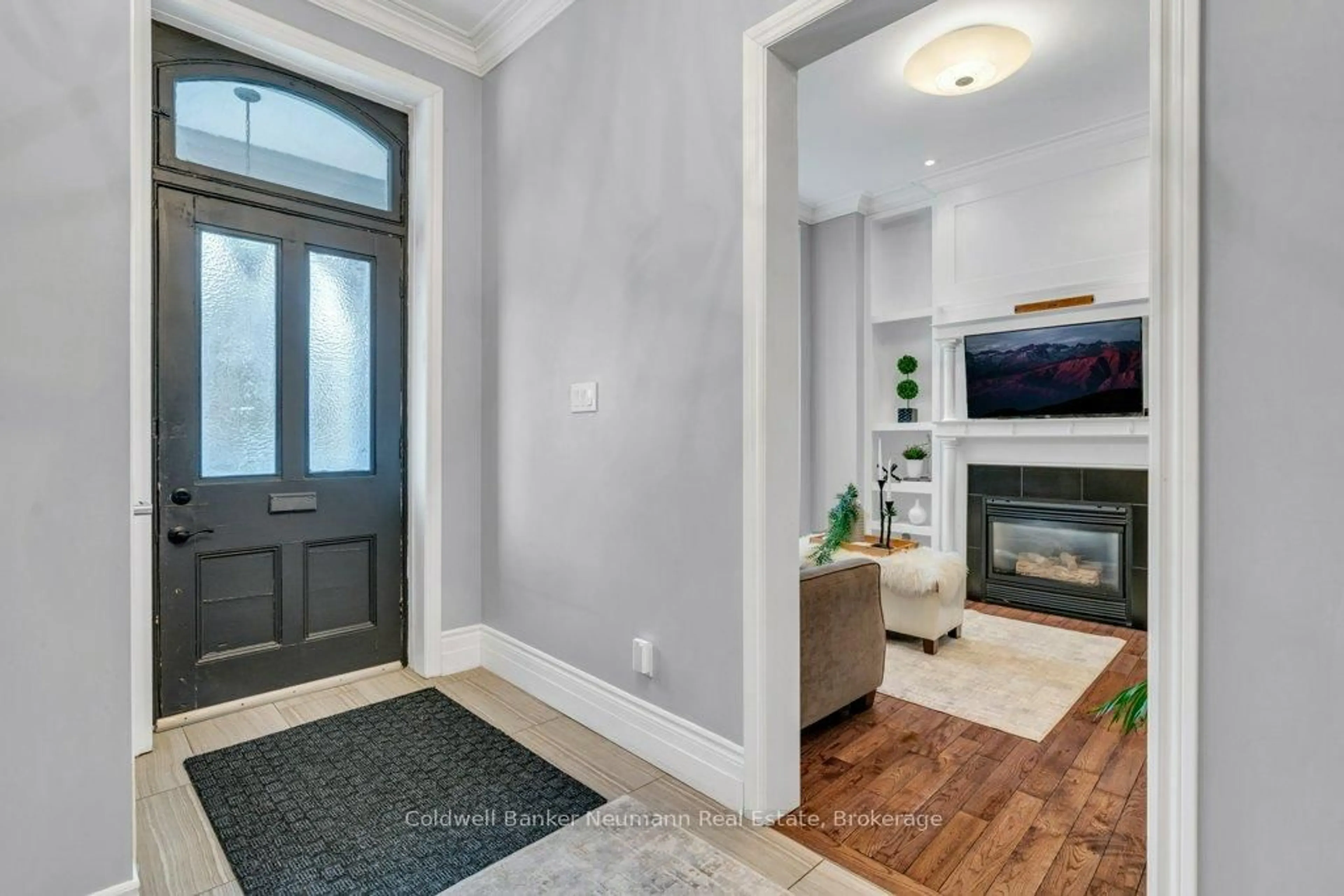 Indoor entryway for 394 Woolwich St, Guelph Ontario N1H 3Y7