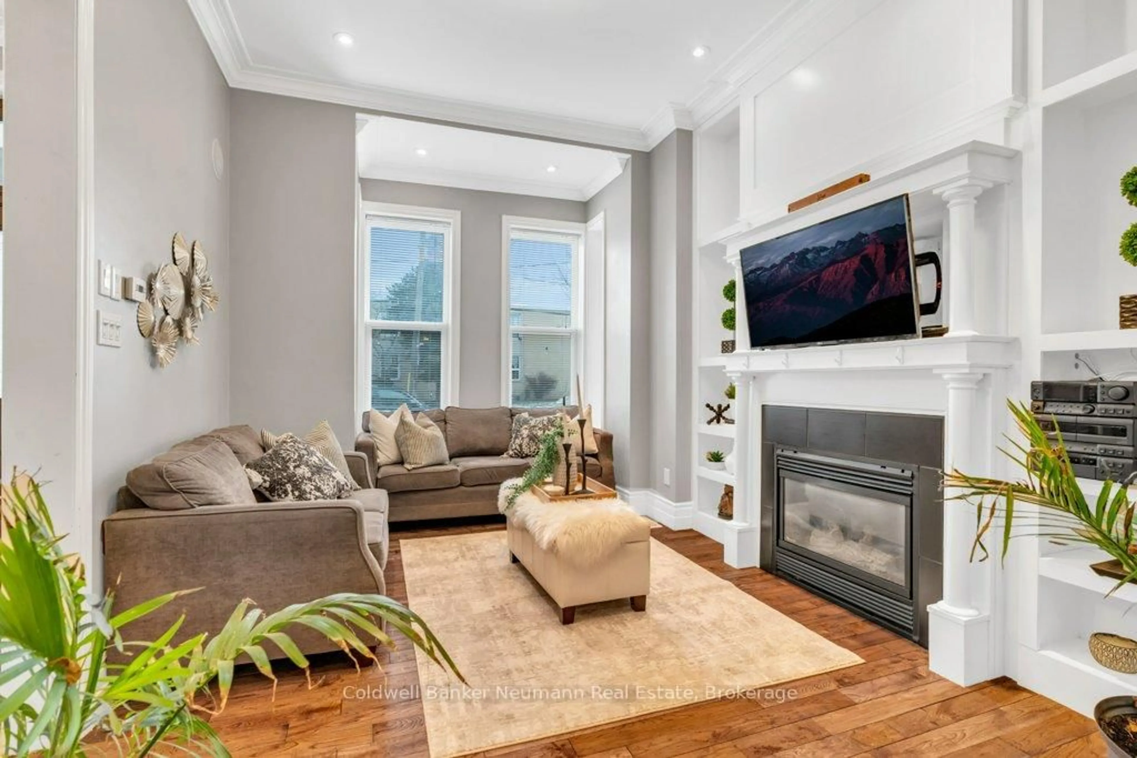 Living room with furniture, unknown for 394 Woolwich St, Guelph Ontario N1H 3Y7